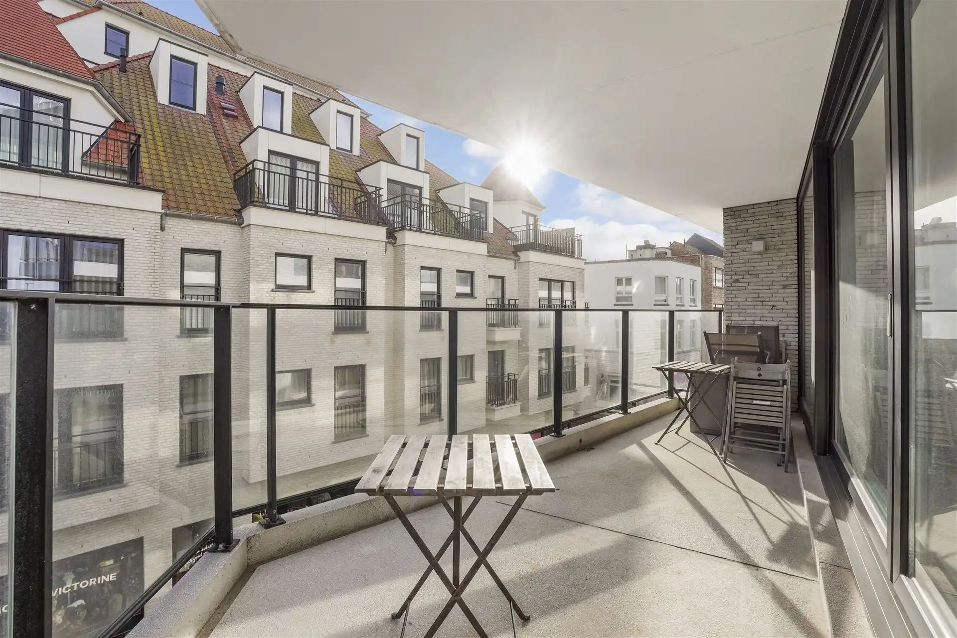 INSTAPKLAAR / RECENT GEBOUW  foto 2