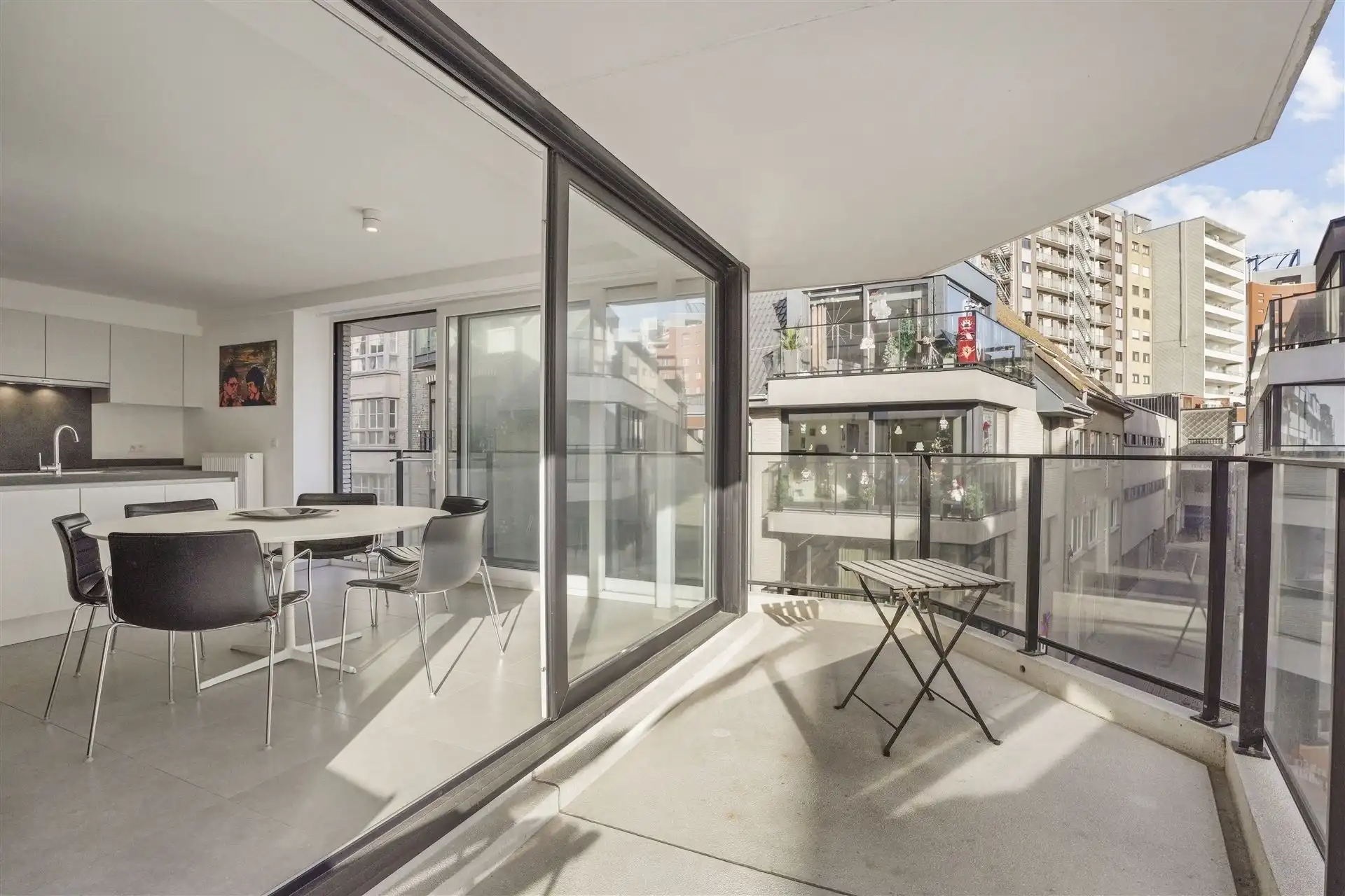 INSTAPKLAAR / RECENT GEBOUW  foto 2