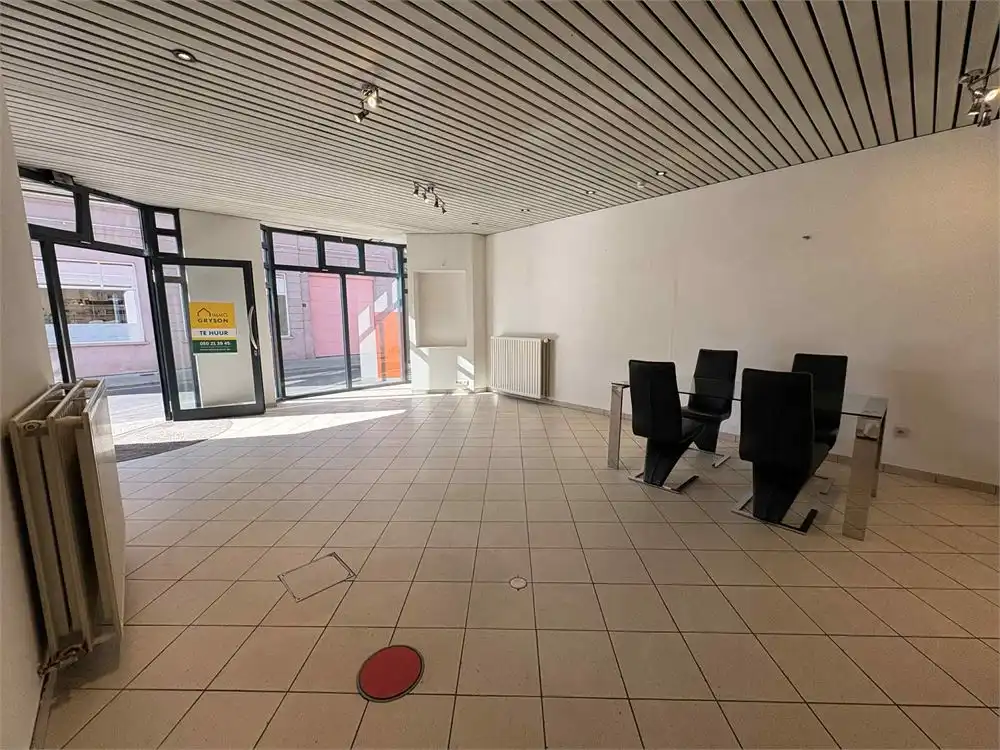 Gunstig gelegen handelspand/kantoorruimte nabij de markt van Torhout foto 5