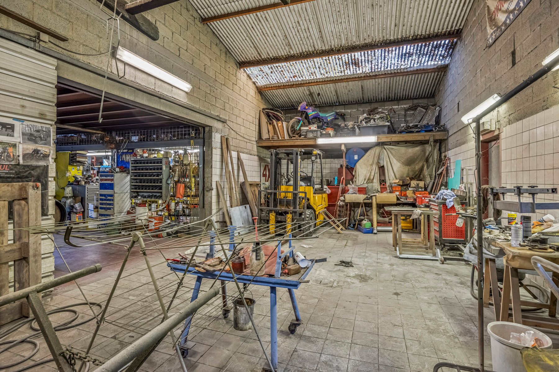 Handelspand met appartement woonst, toonzaal/showroom, atelier/loods en bouwgrond foto 10