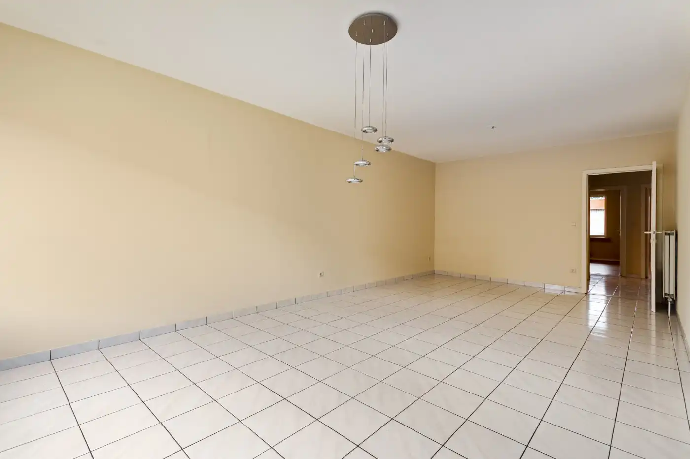 Tof, gelijkvloers, 2 slpk.-appt met privatief tuintje en ruime garagebox + staanplaats foto 8