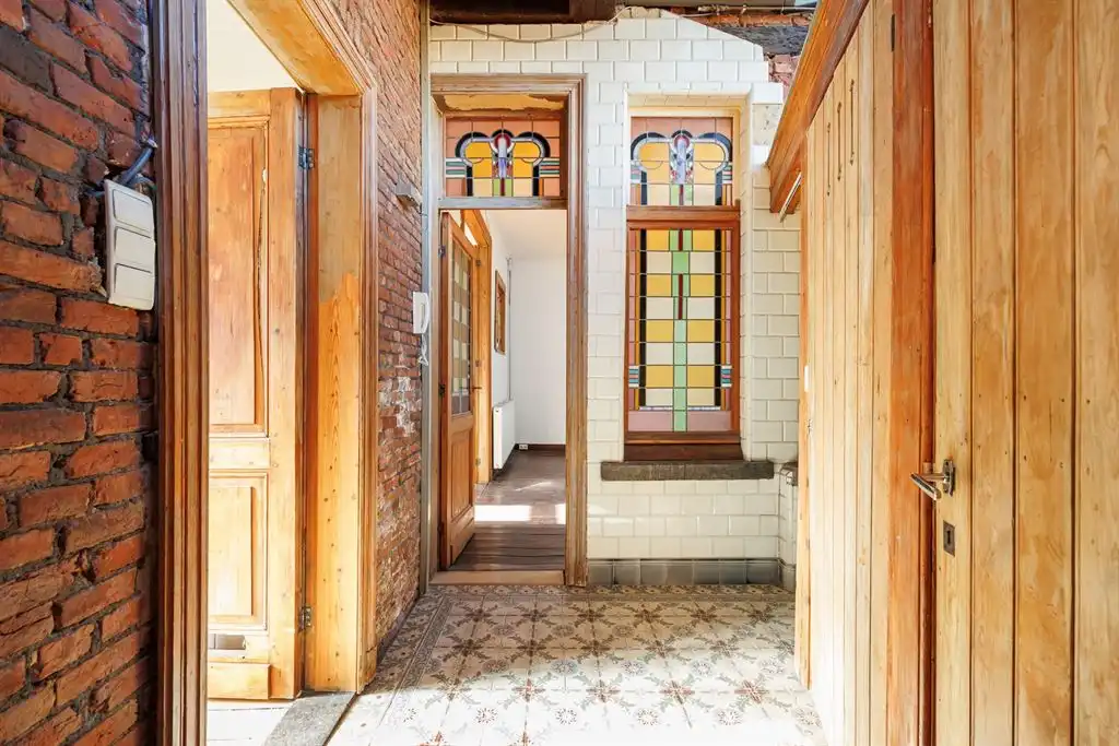 Uitzonderlijke woning met bijzonder magazijn foto 11