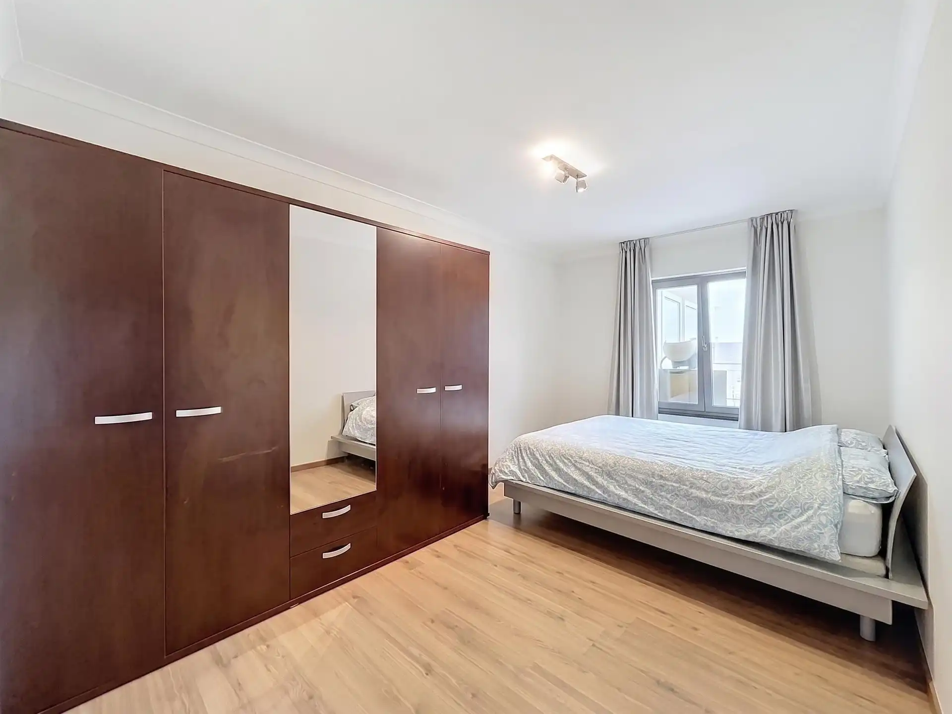 instapklaar 2 slaapkamer appartement met berging  op toplocatie foto 3