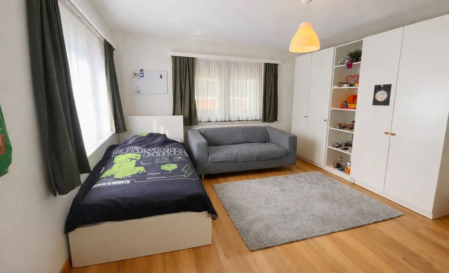 Gerenoveerde halfopen bebouwing met 4 slaapkamers, bureau, tuin en garage in Brasschaat foto 16