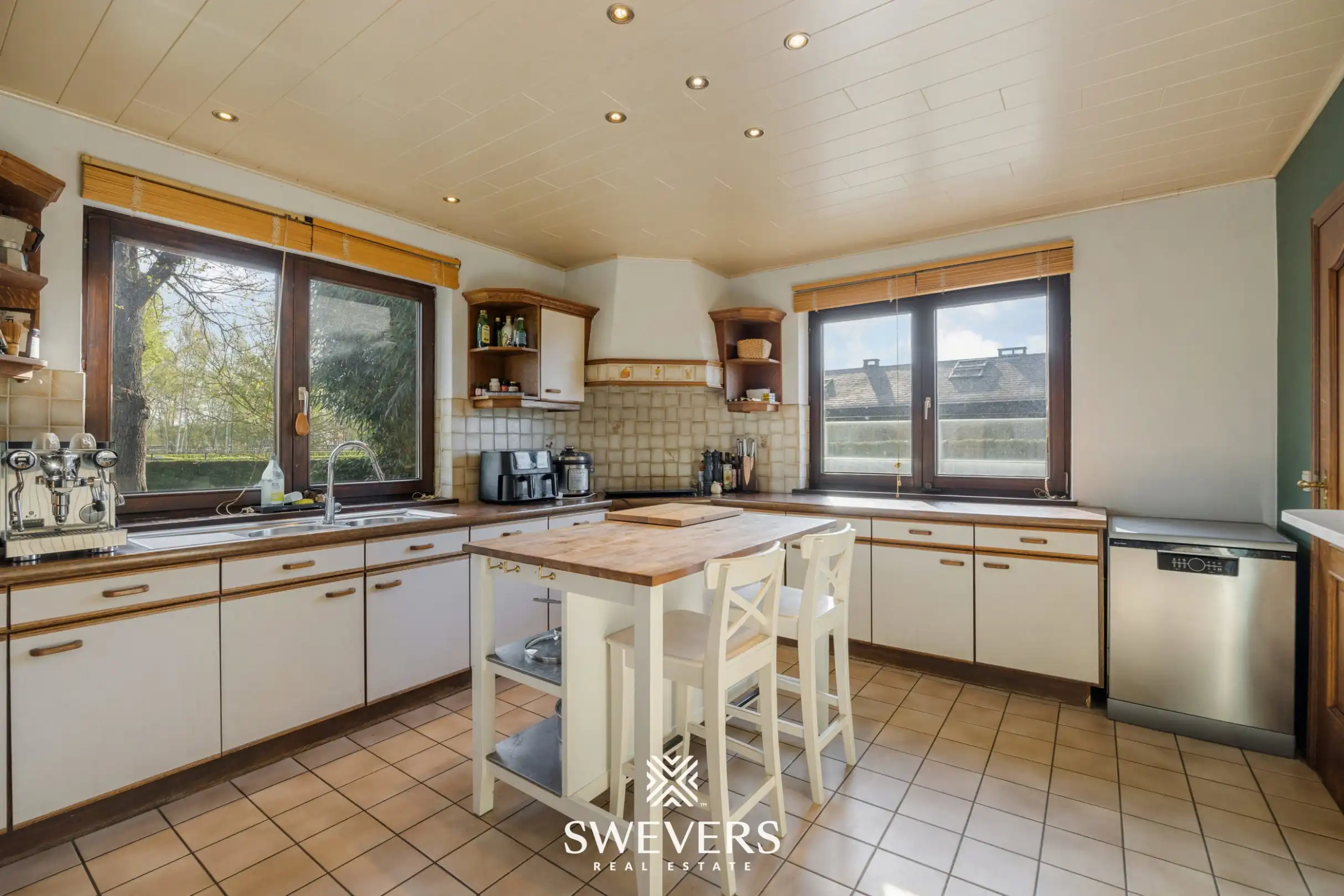 Ruime open bebouwing met 5 slaapkamers en grote tuin in Diepenbeek foto 11