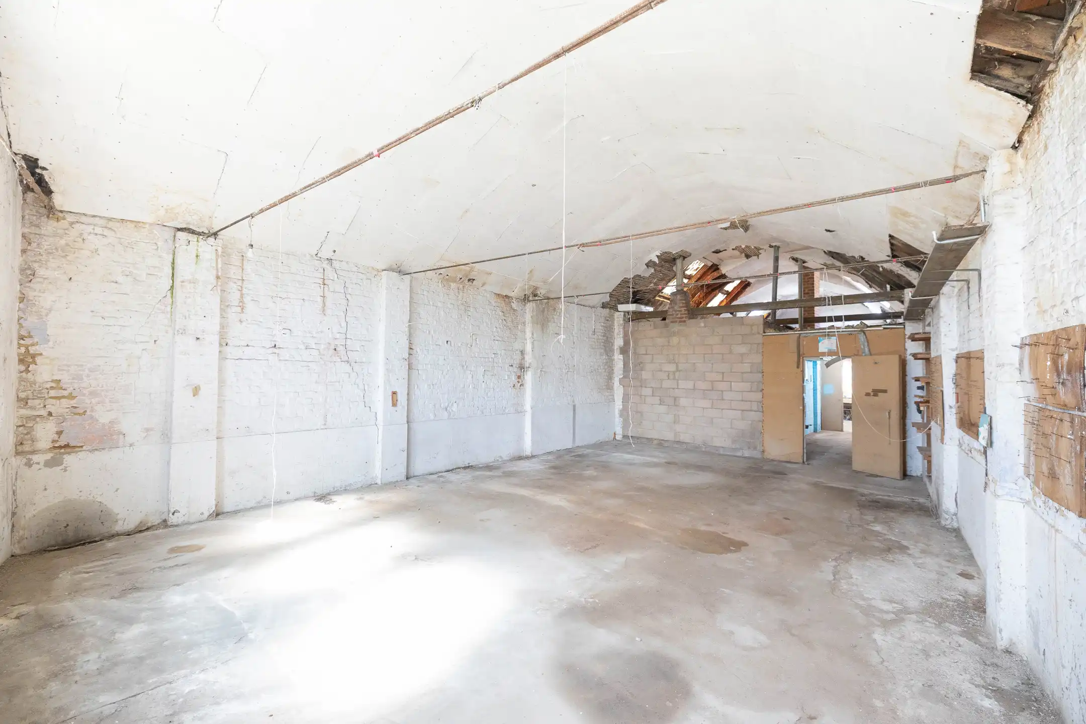 Te renoveren woonhuis met winkel foto 11