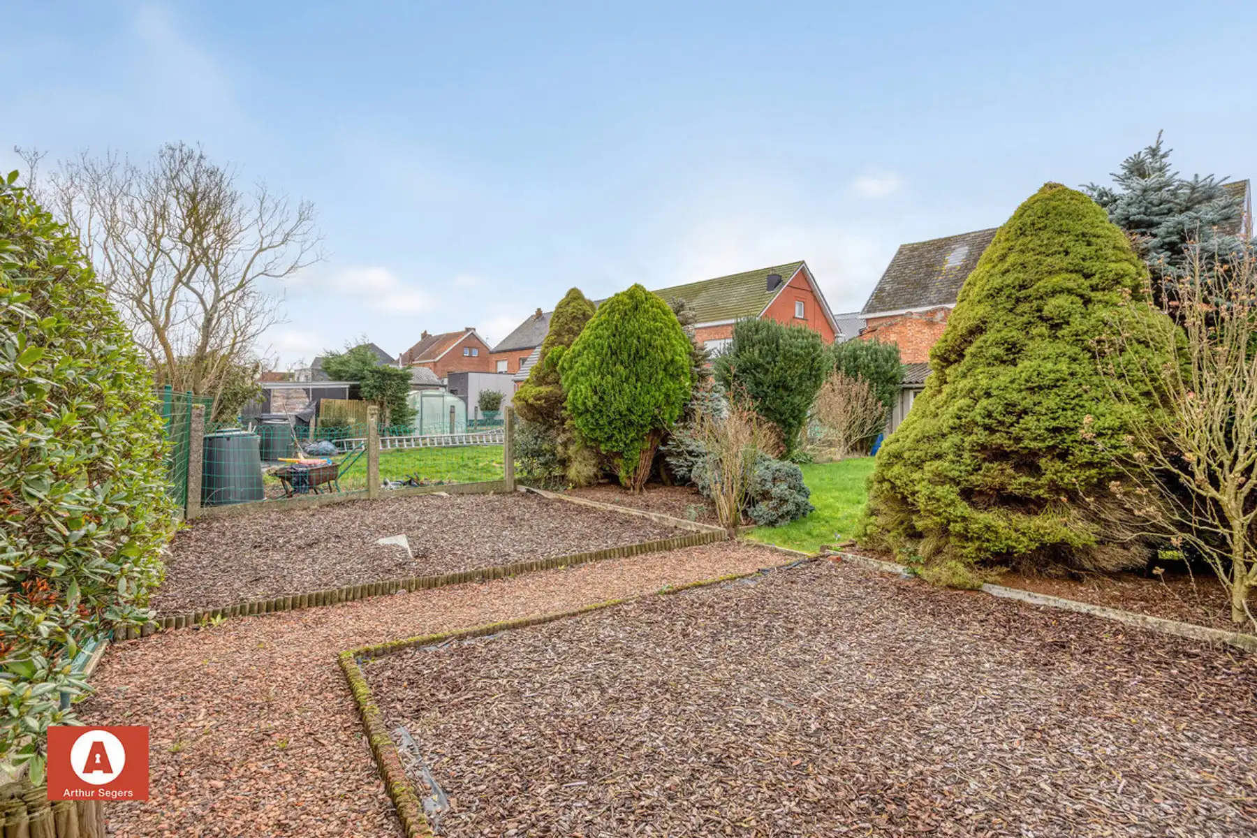 Solide te renoveren woning nabij het centrum van Buggenhout foto 28