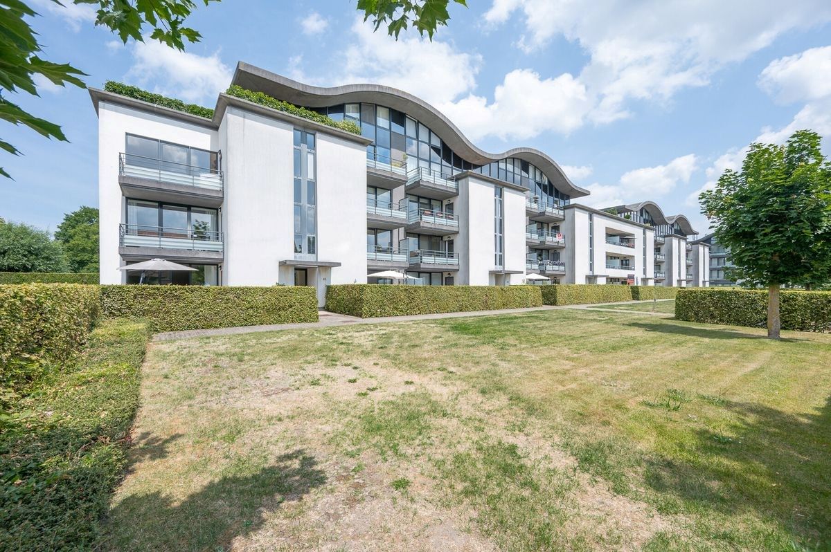 Duplex appartement te huur in Sint-Kruis op 3de verdieping!  foto {{pictureIndex}}