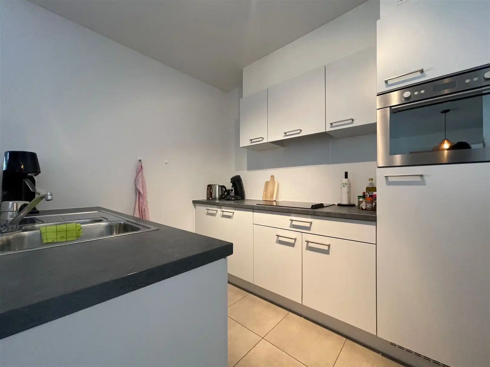 Centraal  gelegen appartement met autostaanplaats foto 20
