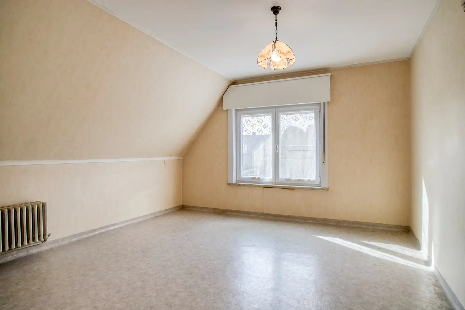 Open bebouwing met 4 slaapkamers en grote garage! foto 9