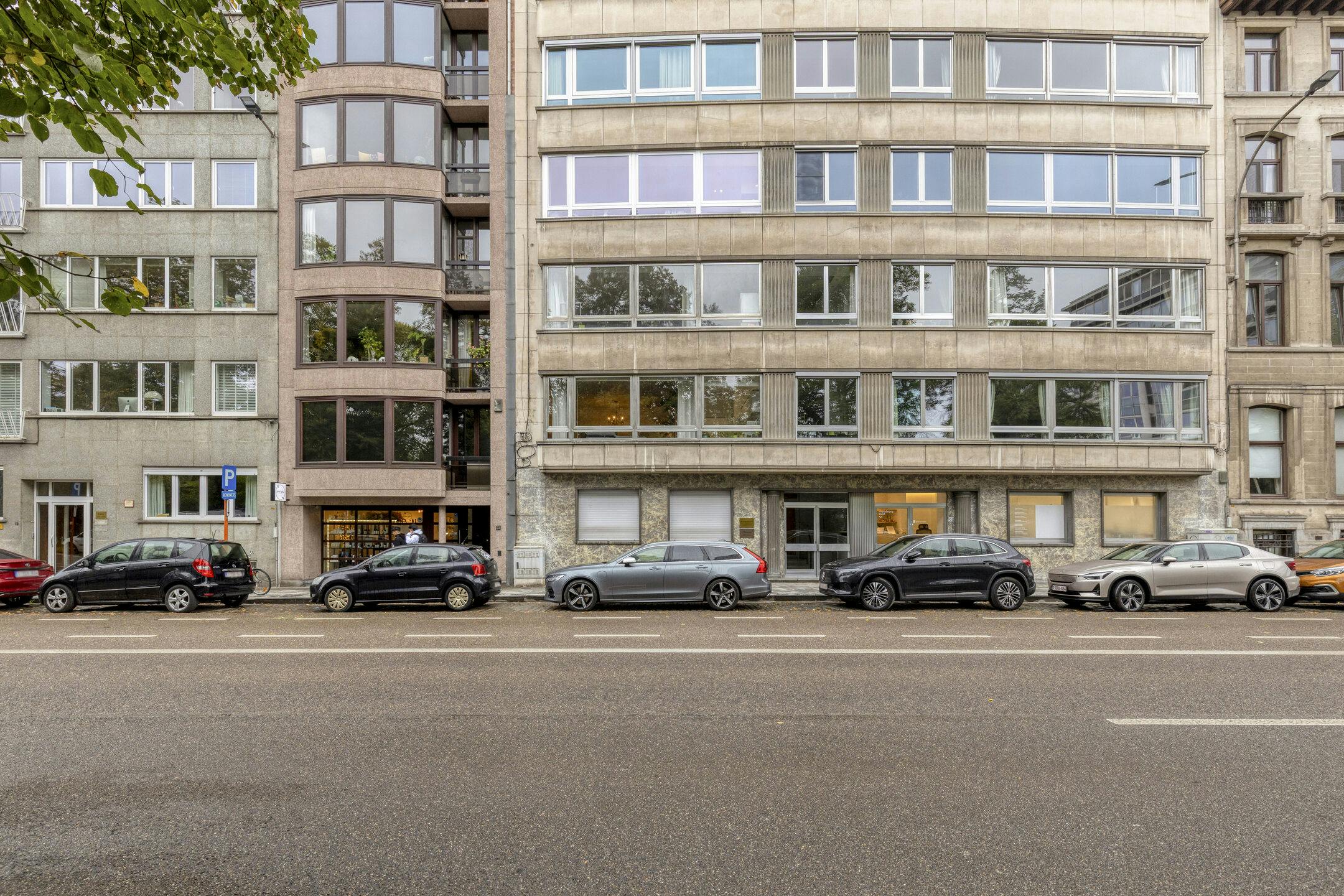 Ruim 3-slaapkamerappartement met zicht op het Zuidpark foto 15
