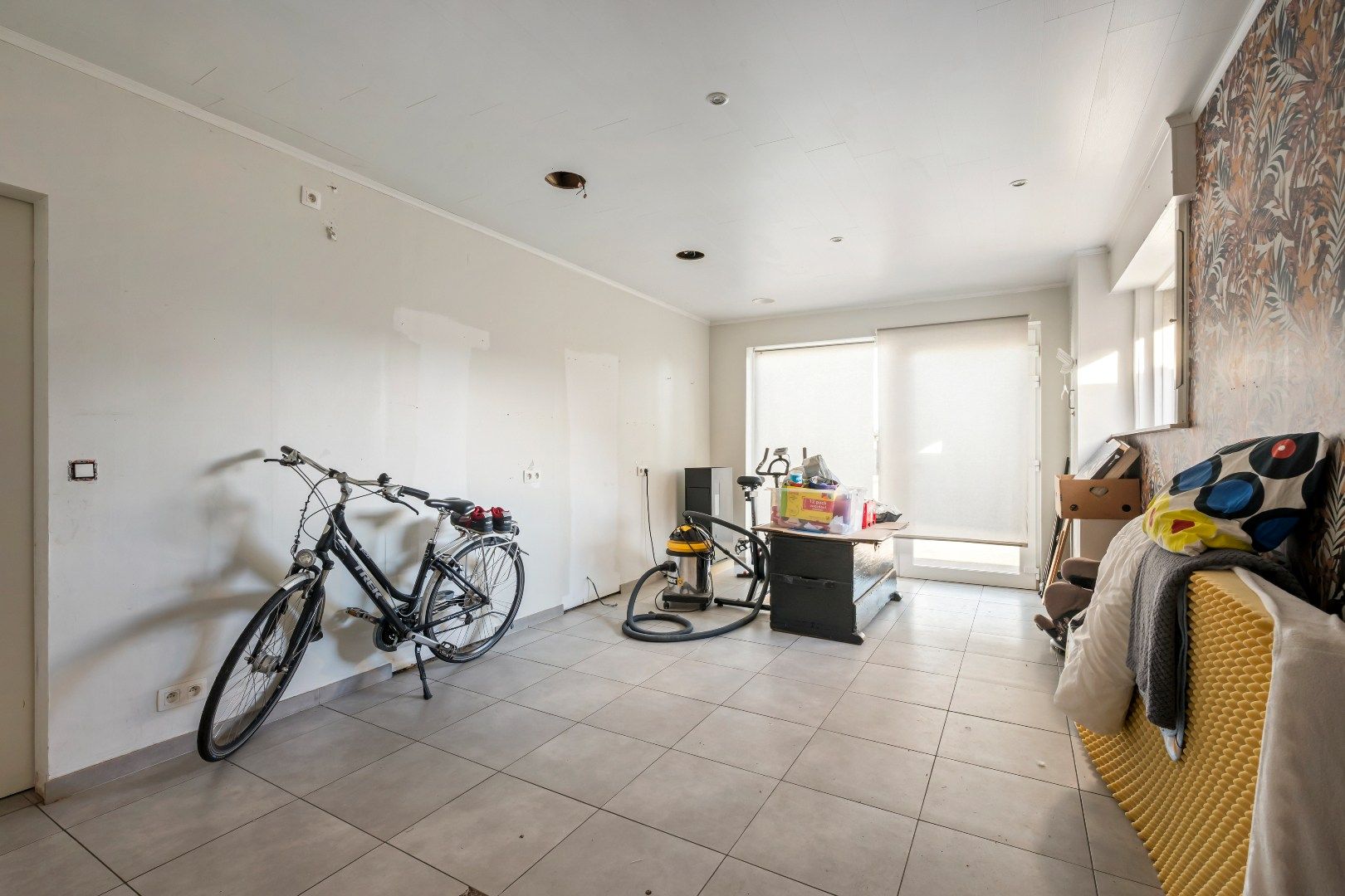 Op te frissen woning met 3 slaapkamers, opslagruimte en tuin op 864m² foto 9