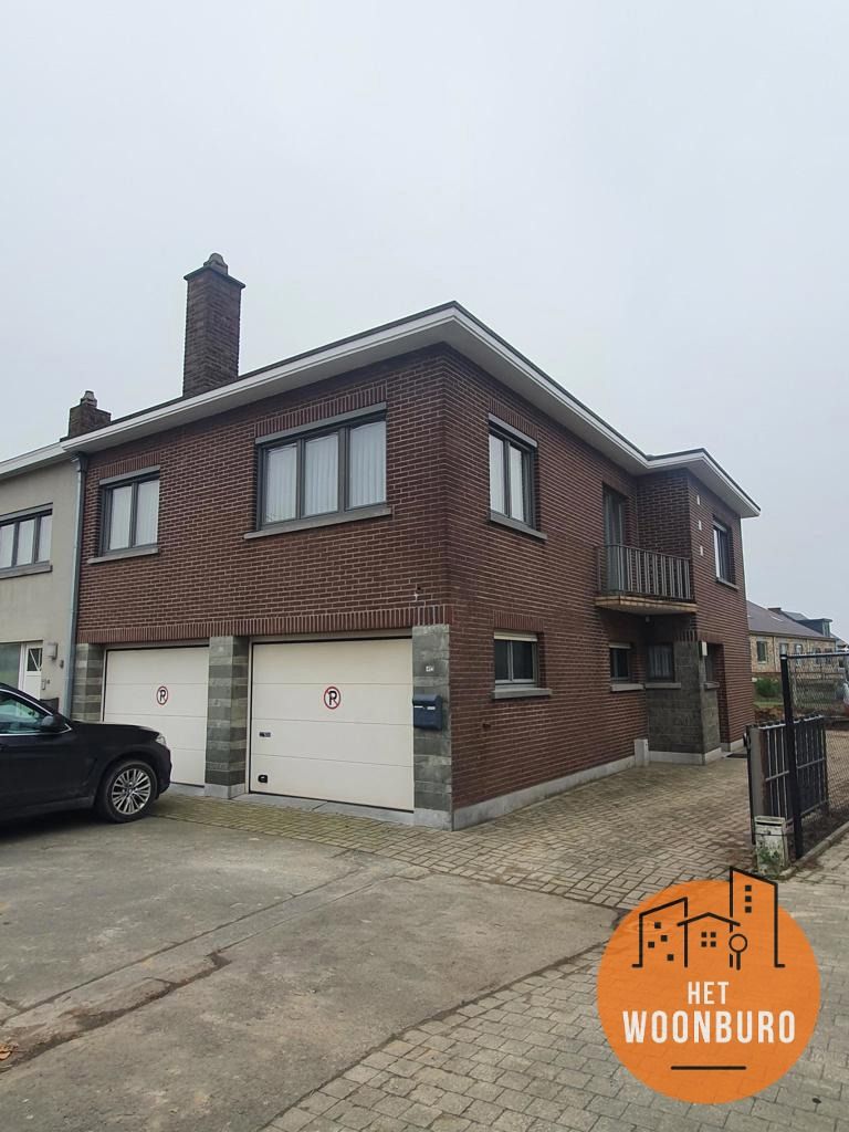 Woning HOB met garage en tuintje foto {{pictureIndex}}