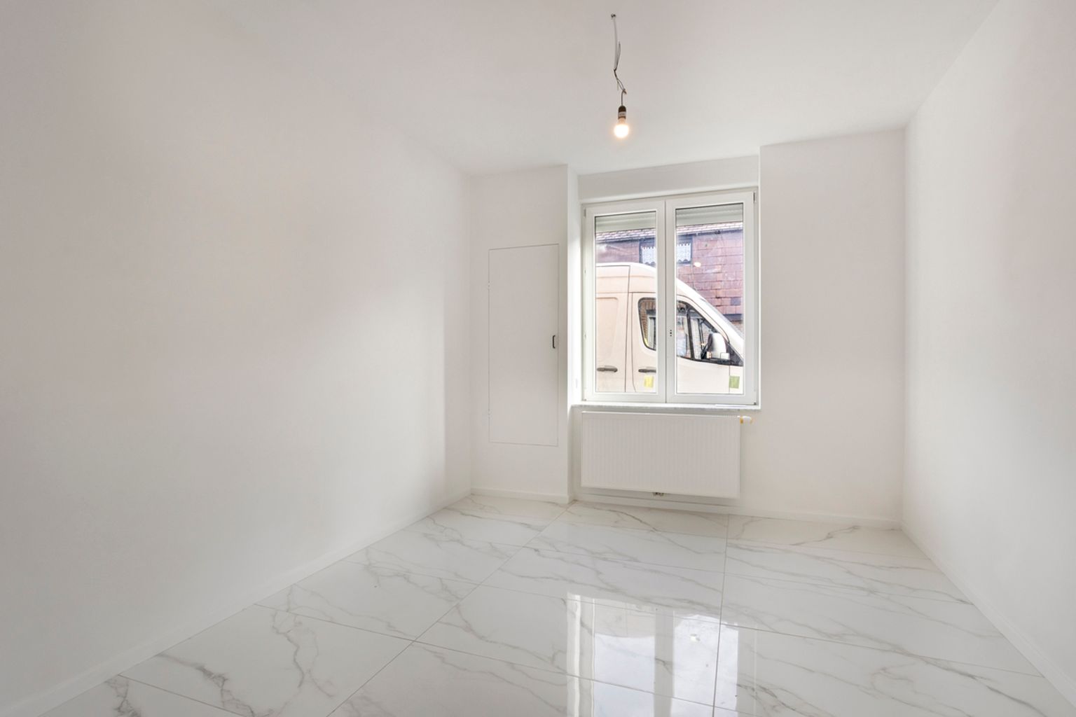 Volledig gerenoveerde gesloten bebouwing te Drogenbos foto 4