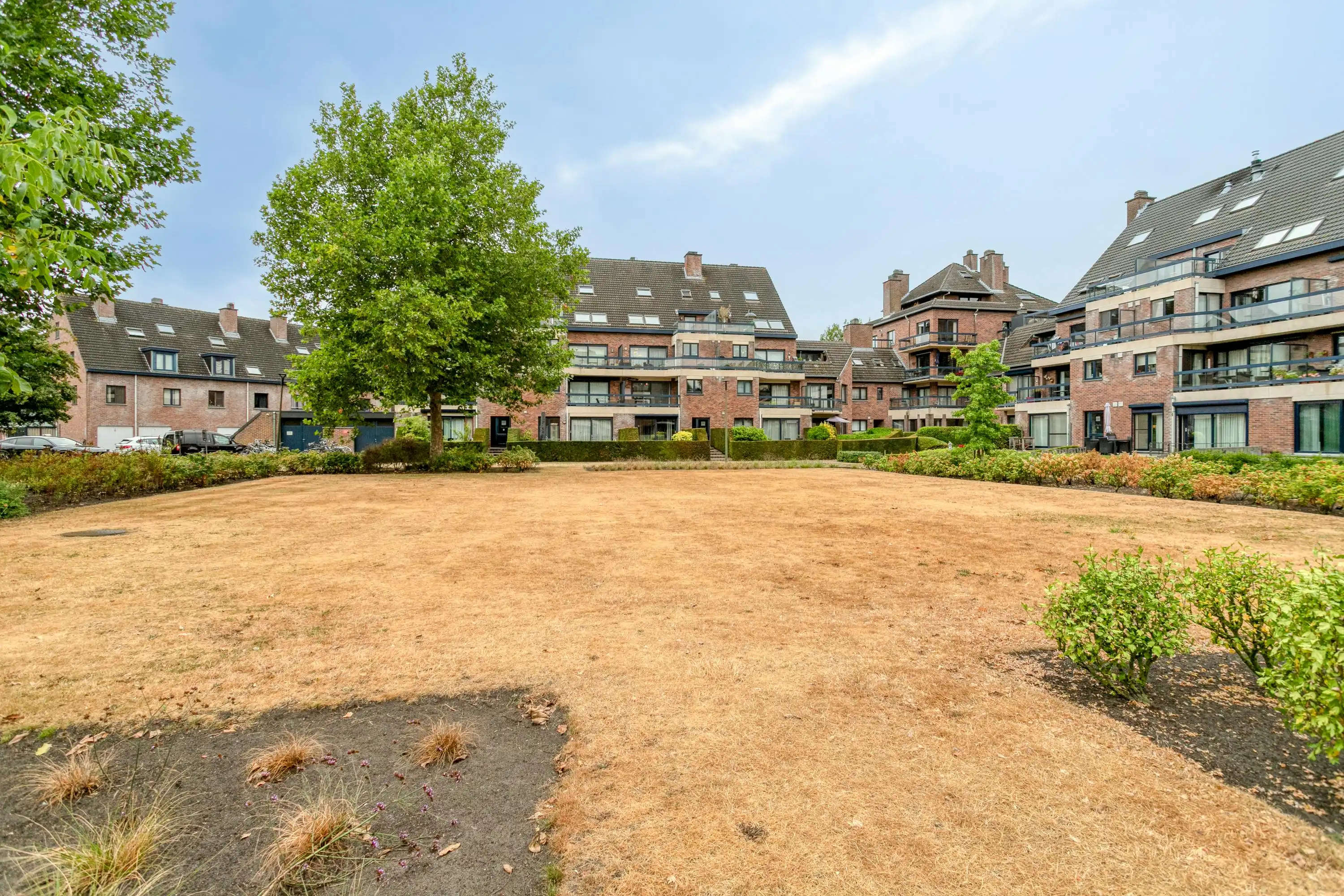 Ruim appartement (103m2) met 2 slaapkamers, terrassen te Sint-Kruis foto 13