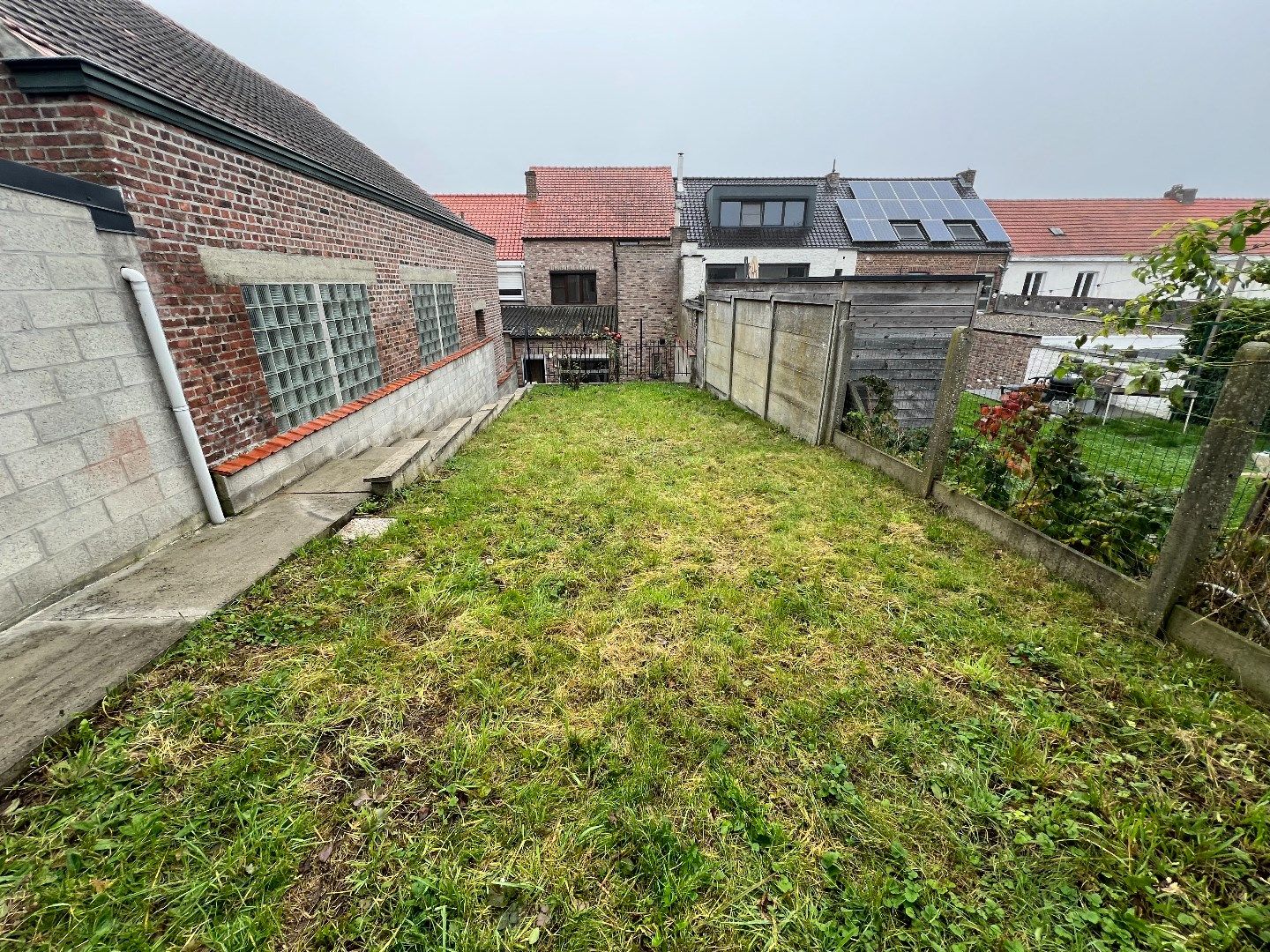 Ruime rijwoning met 3 slpks, terras en tuin in het gezellige Hoegaarden foto 13