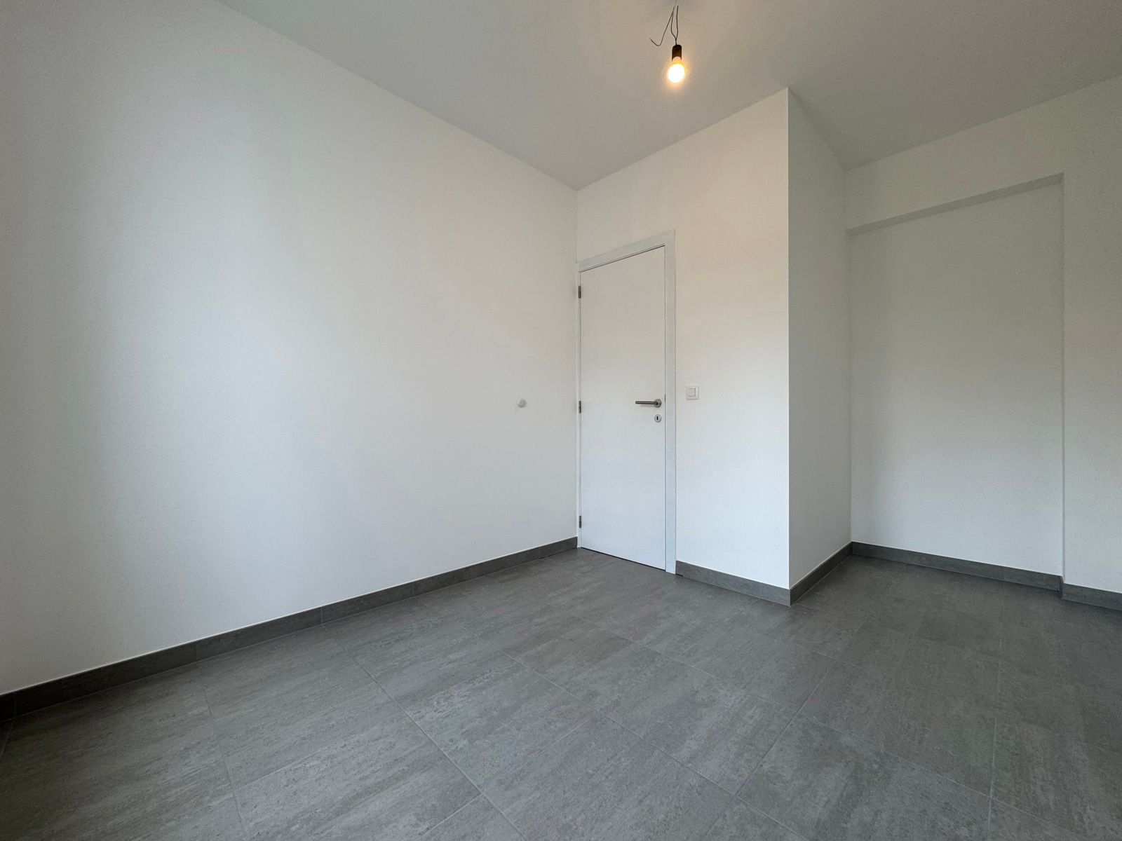 Te huur: gerenoveerd gelijkvloers appartement met tuintje foto 11