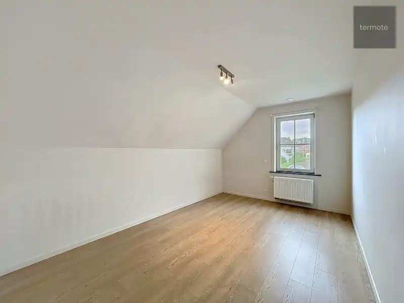 Ruime halfopen woning foto 25