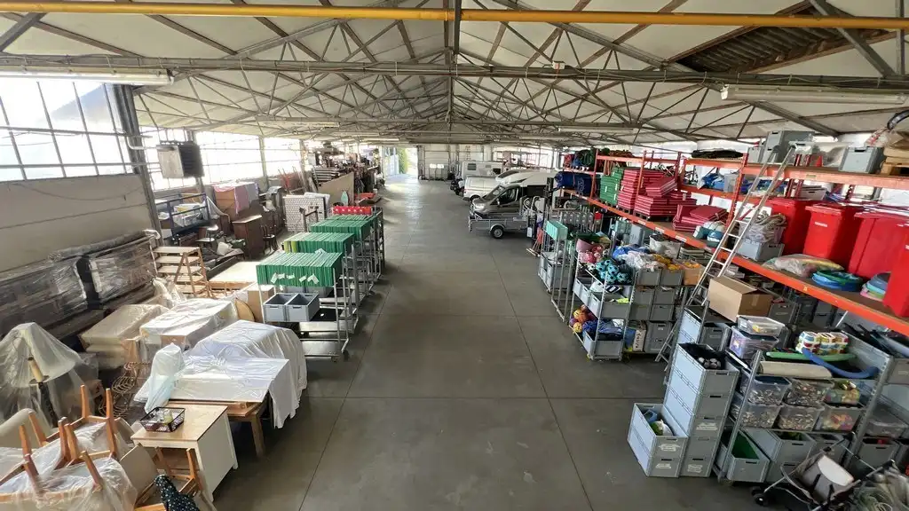 Loods met laadkades en kantoor te huur nabij R4 in Melle foto 11