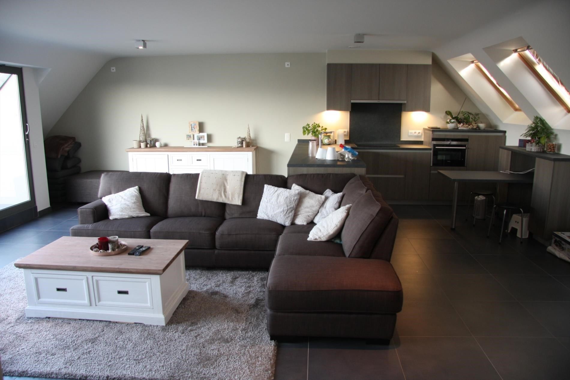 Mooi afgewerkt, ruim duplex-appartement (3 slks) met groot terras te Lierde foto 3