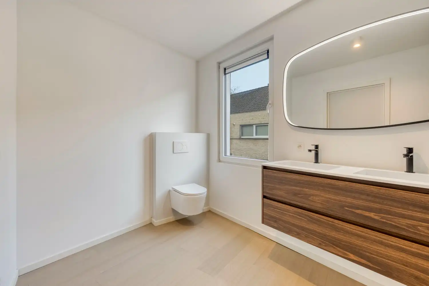 Charmante vernieuwbouwwoning met 3 slaapkamers en koer foto 12