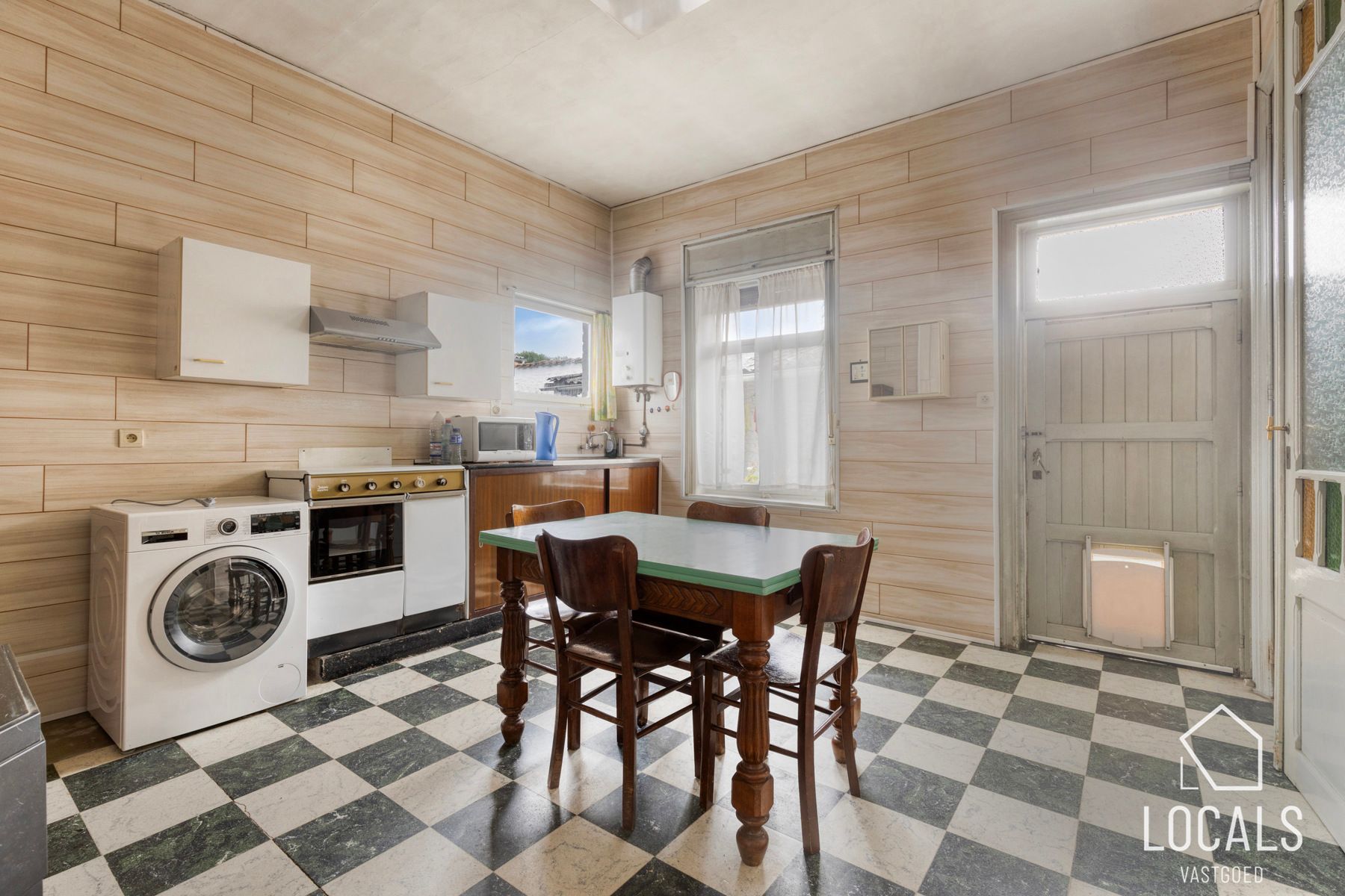 Goed gelegen HOB met tuin, garages, 3 slaapkamers en zolder foto 10