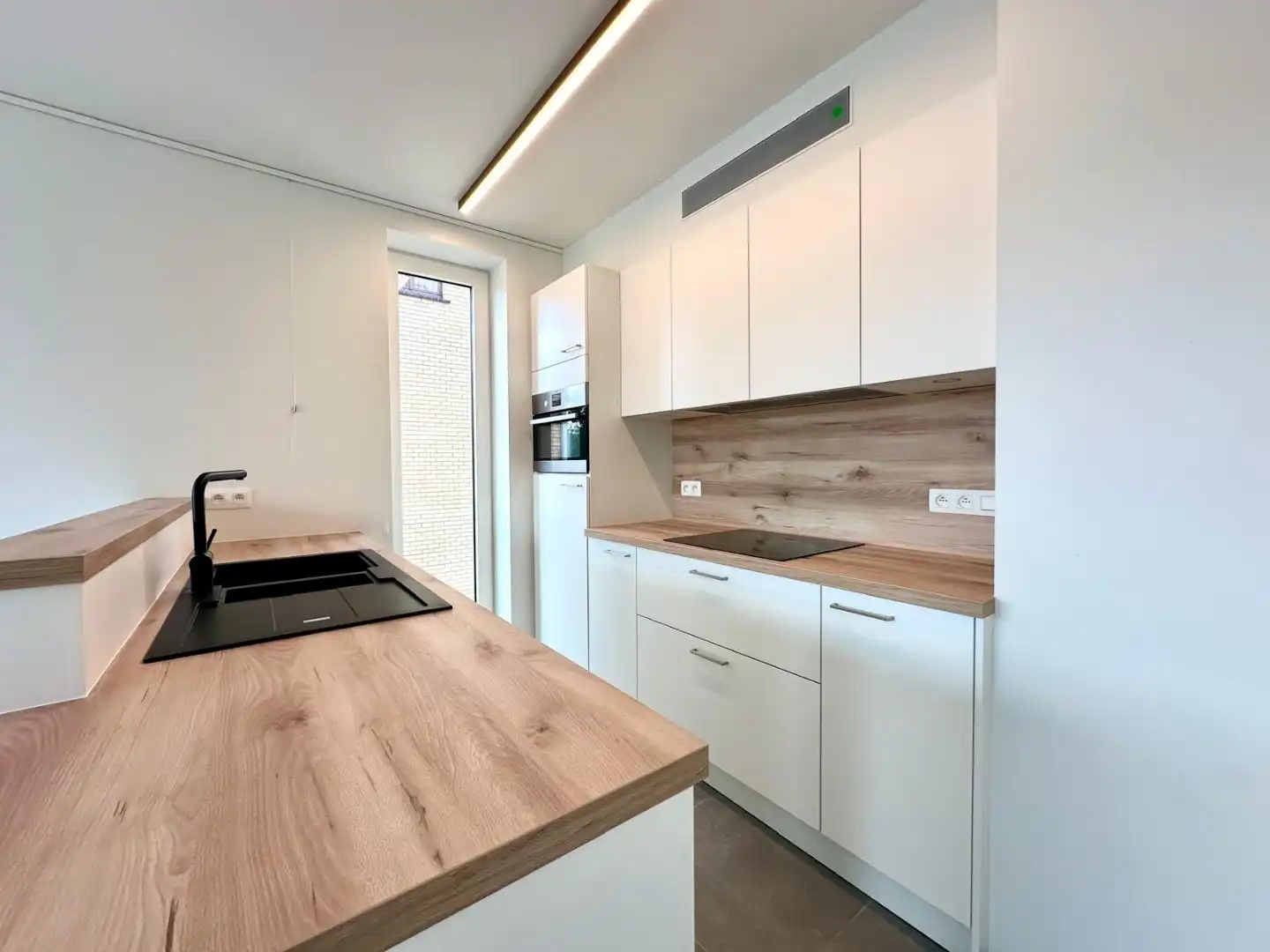 Modern appartement op gunstige ligging te Sint-Andries foto 5