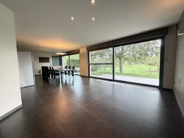 Eengezinswoning met 2 slaapkamers, garage, terras en tuin foto 5