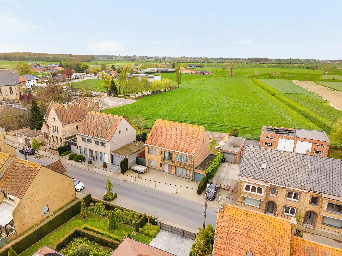 Ruime woning met 4 slaapkamers, loods en tuin met prachtig uitzicht. foto 23