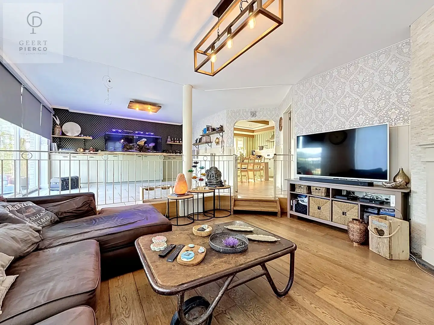 Ruime woning op mooi perceel van 10 are. foto 5