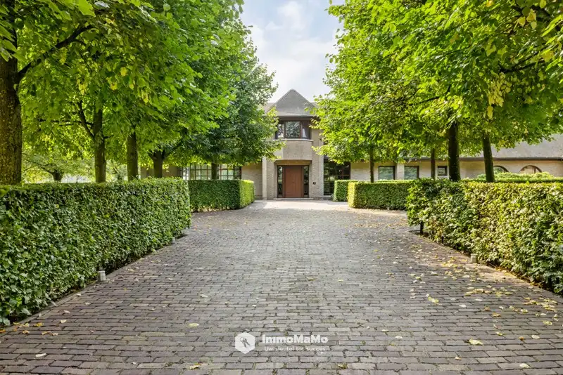 UNIEKE VILLA MET BINNENZWEMBAD EN PAARDENSTALLEN OP EEN TOPLOCATIE TE KOOP IN MENDONK (GENT) foto 3
