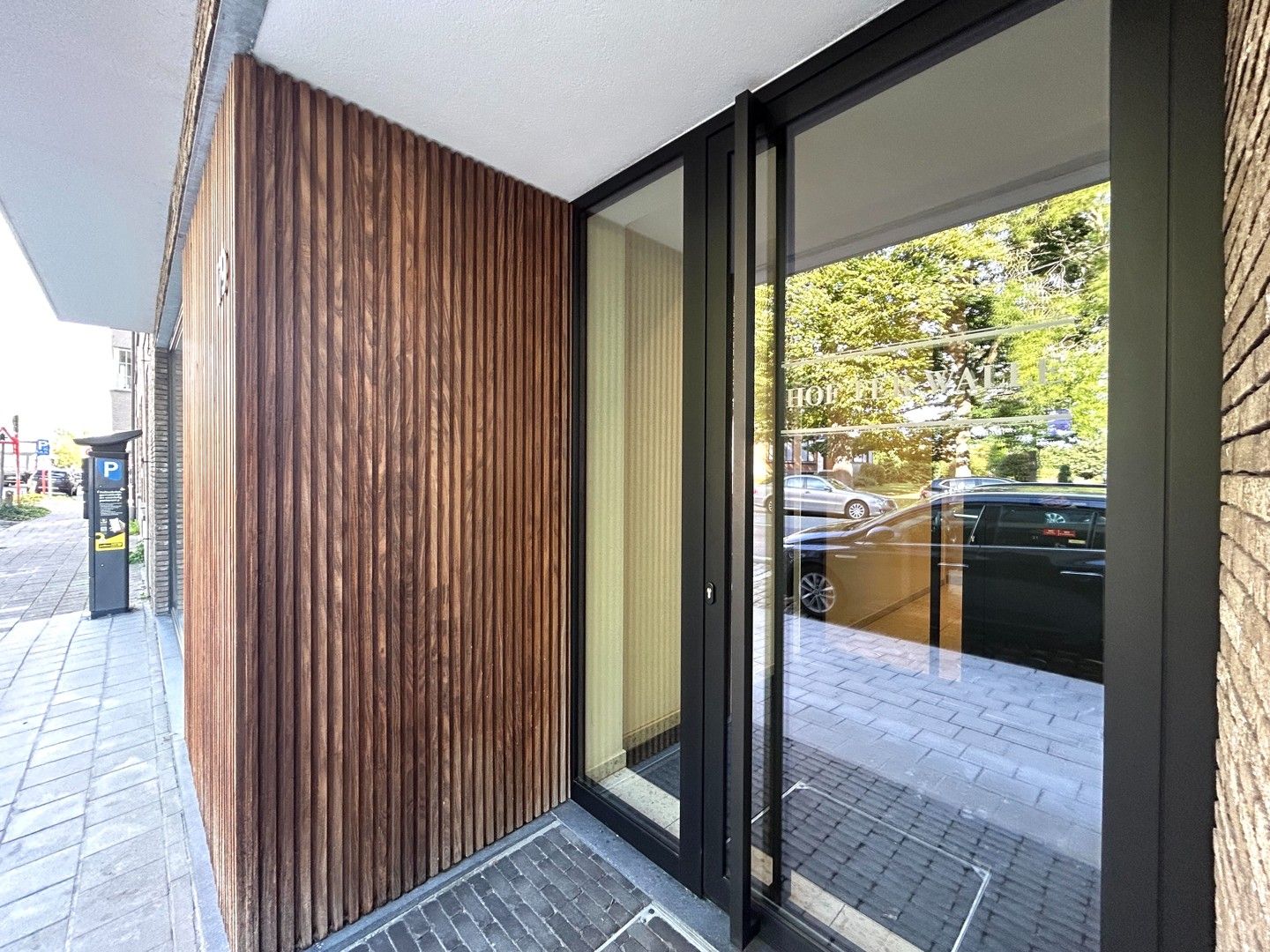 Instapklaar twee-slaapkamerappartement met zicht op stadspark te centrum Roeselare! foto 19