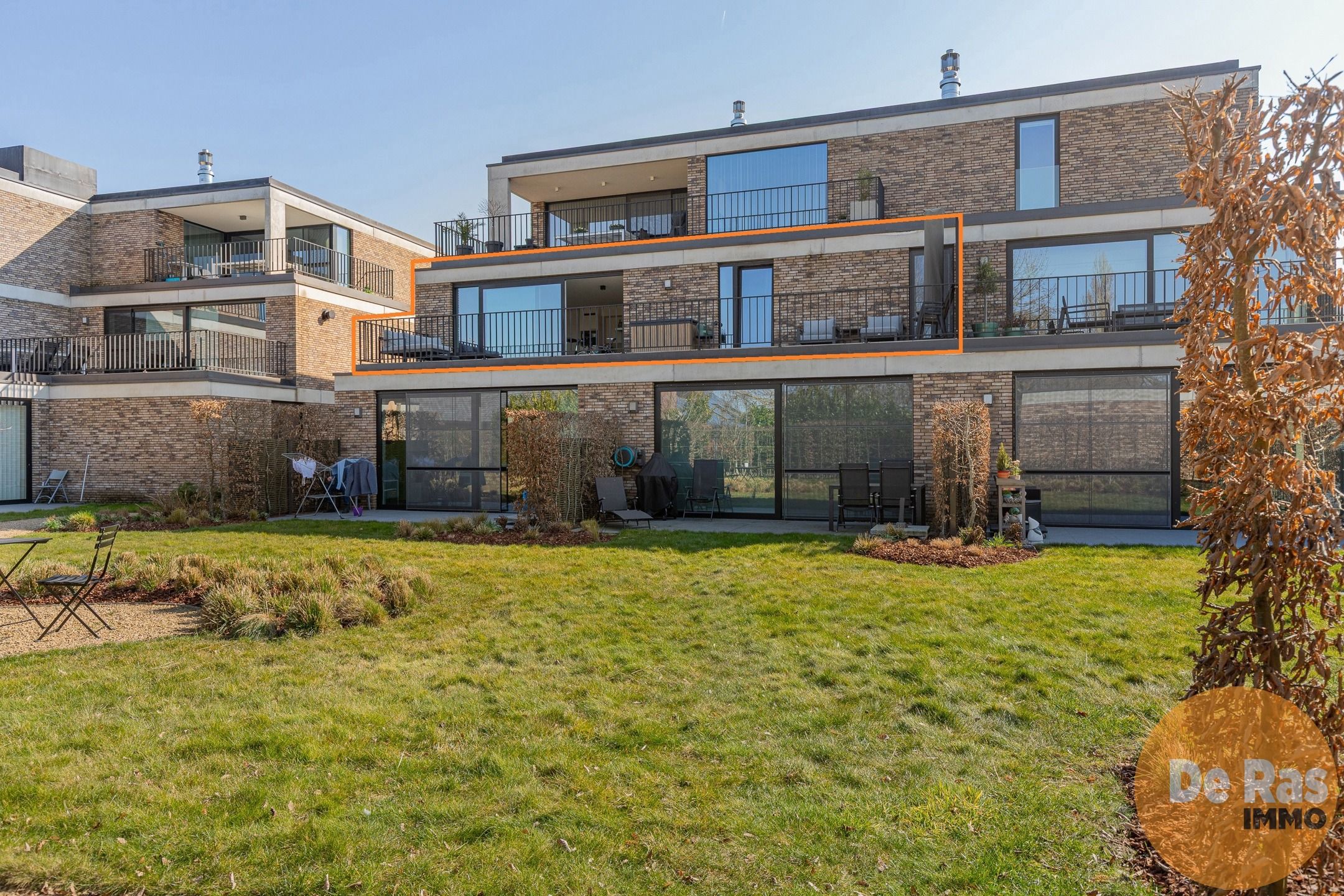 MASSEMEN- Recent appartement met alle comfort en ruim terras foto {{pictureIndex}}