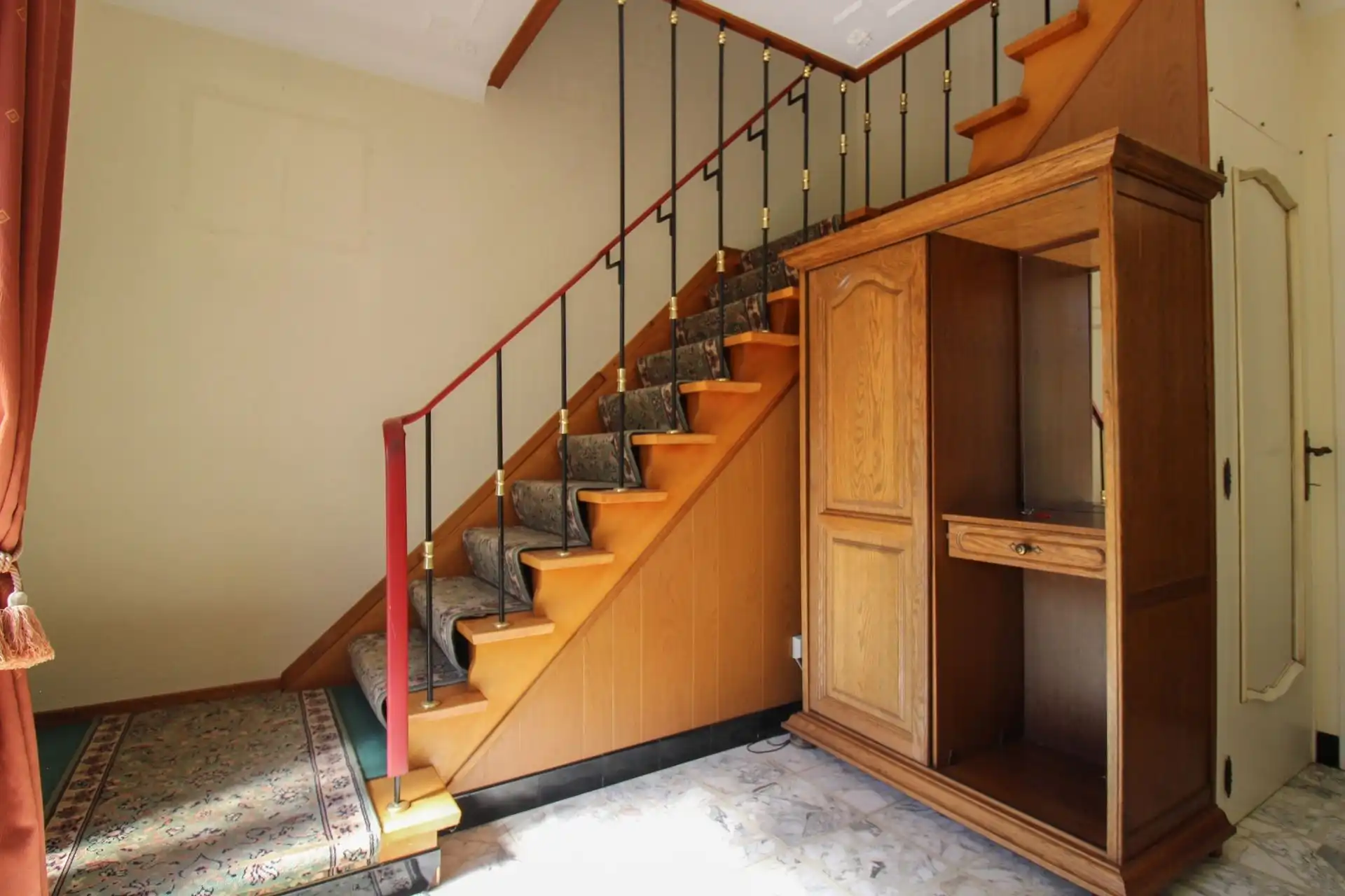 Te renoveren woning met 3 slaapkamers, garage en tuin in Maasmechelen! foto 2