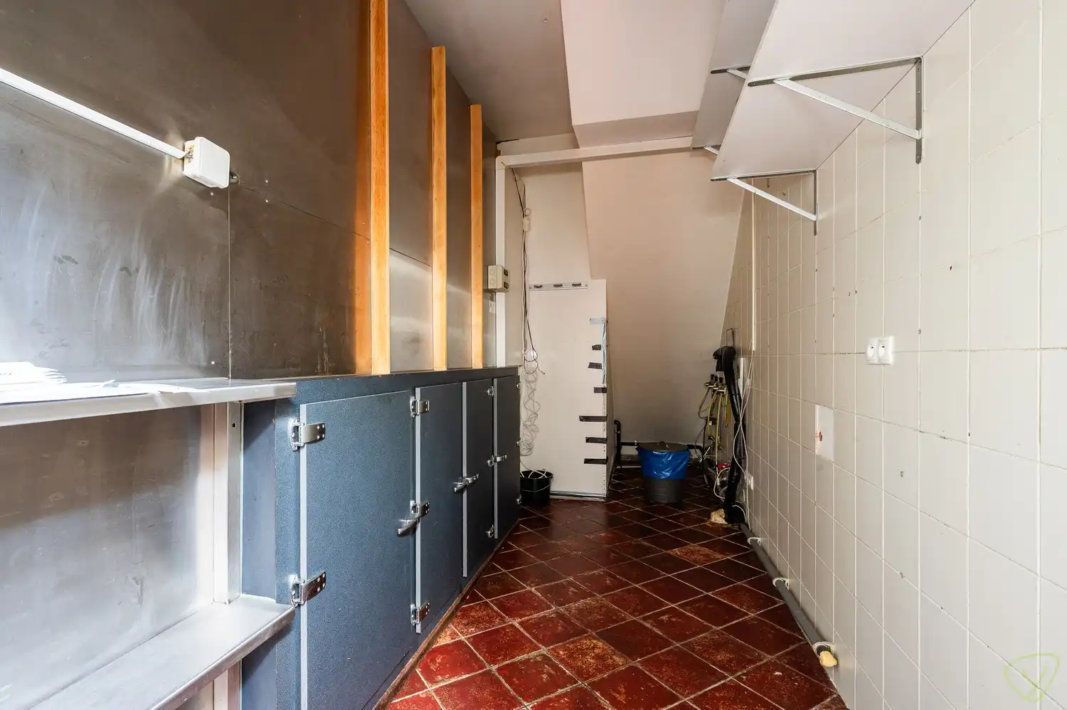 Veelzijdig handelspand met woonst op toplocatie in Lembeke foto 10