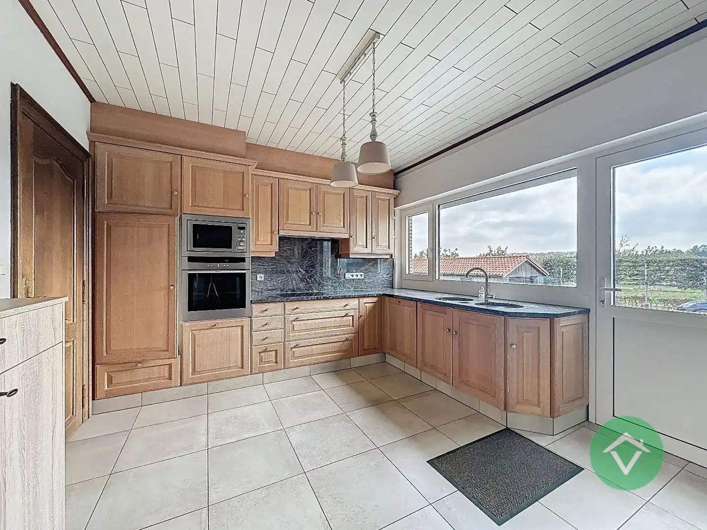 Statige bungalow op 1.811m² met landelijk zicht, drie slaapkamers en twee garages te Ichtegem foto 12