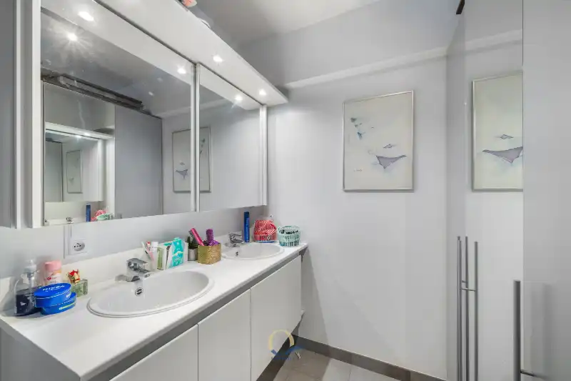 Instapklaar 1-slaapkamerappartement op wandelafstand van het strand en de vele winkels foto 12