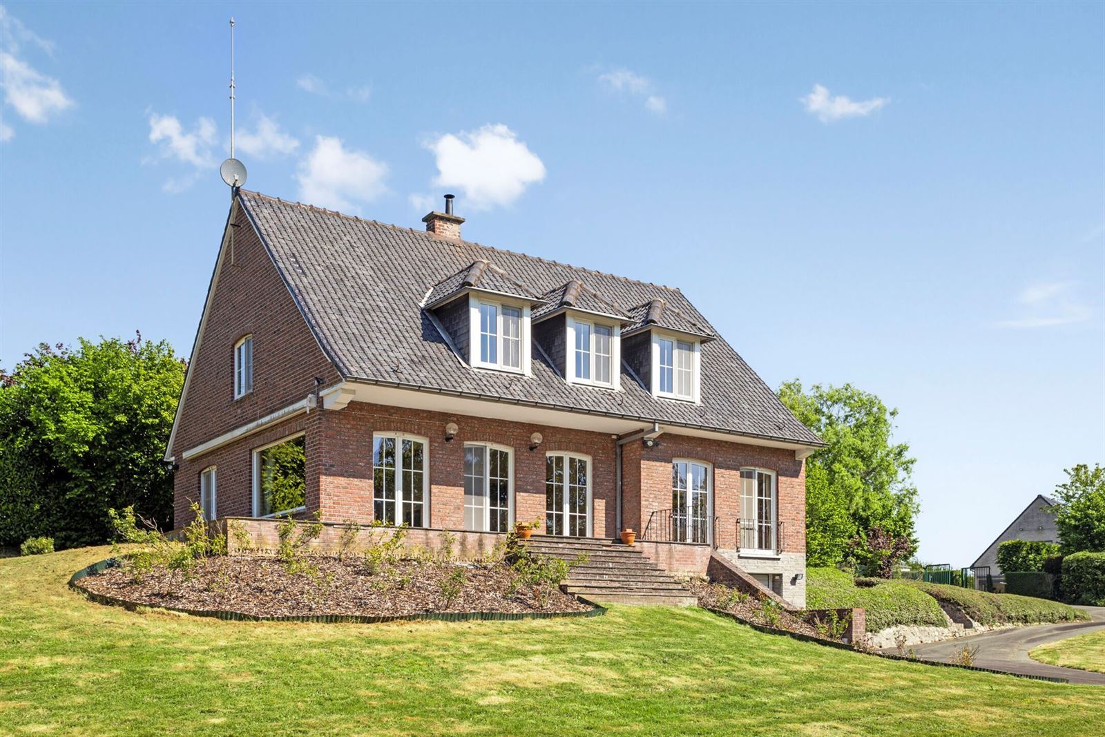 Ruime achterin gelegen villa met 5 slaapkamers op prachtig terrein van 40a foto 24