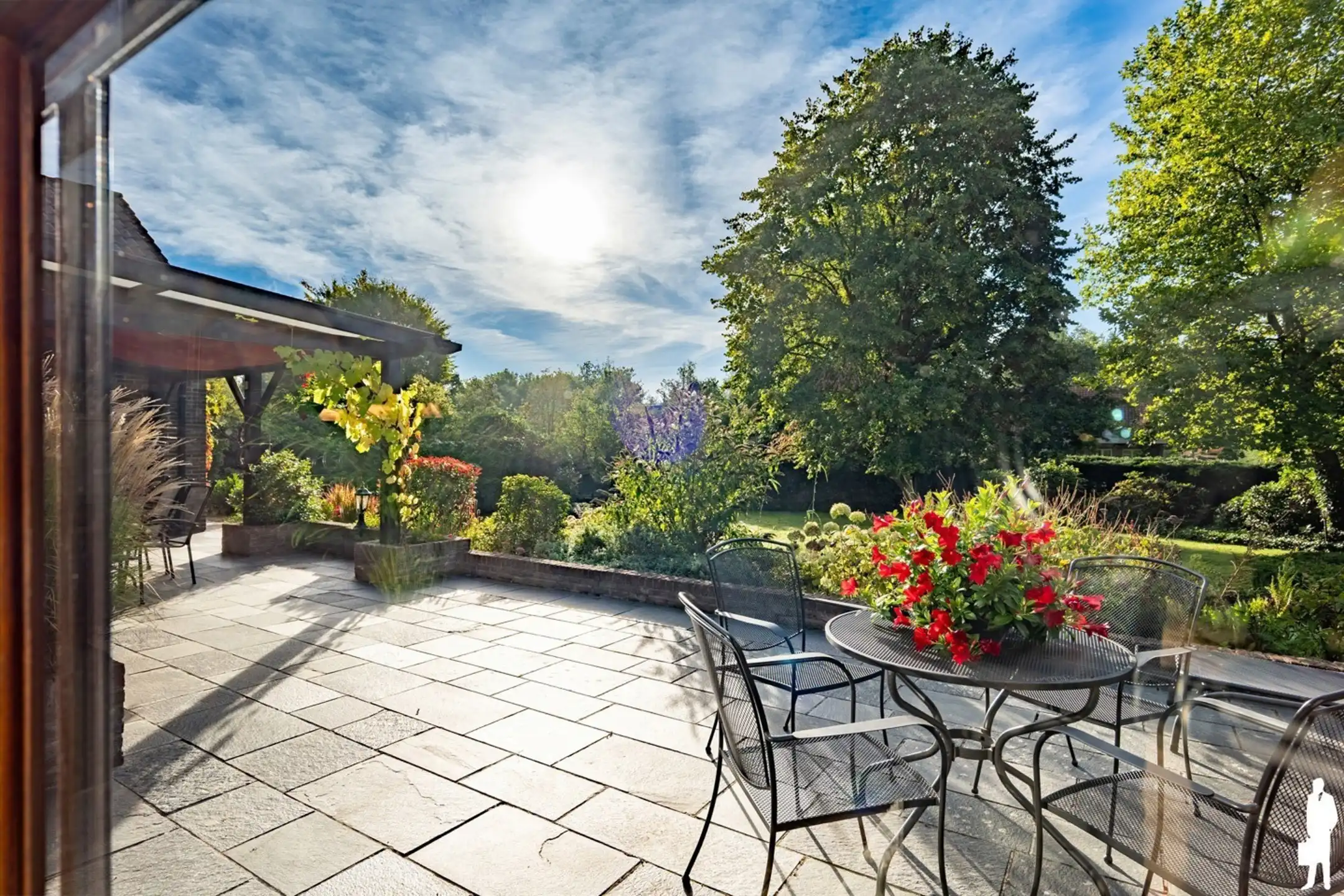 Villa - uitzonderlijke ligging; nabij Nederl.- uiteinde wijk foto 9