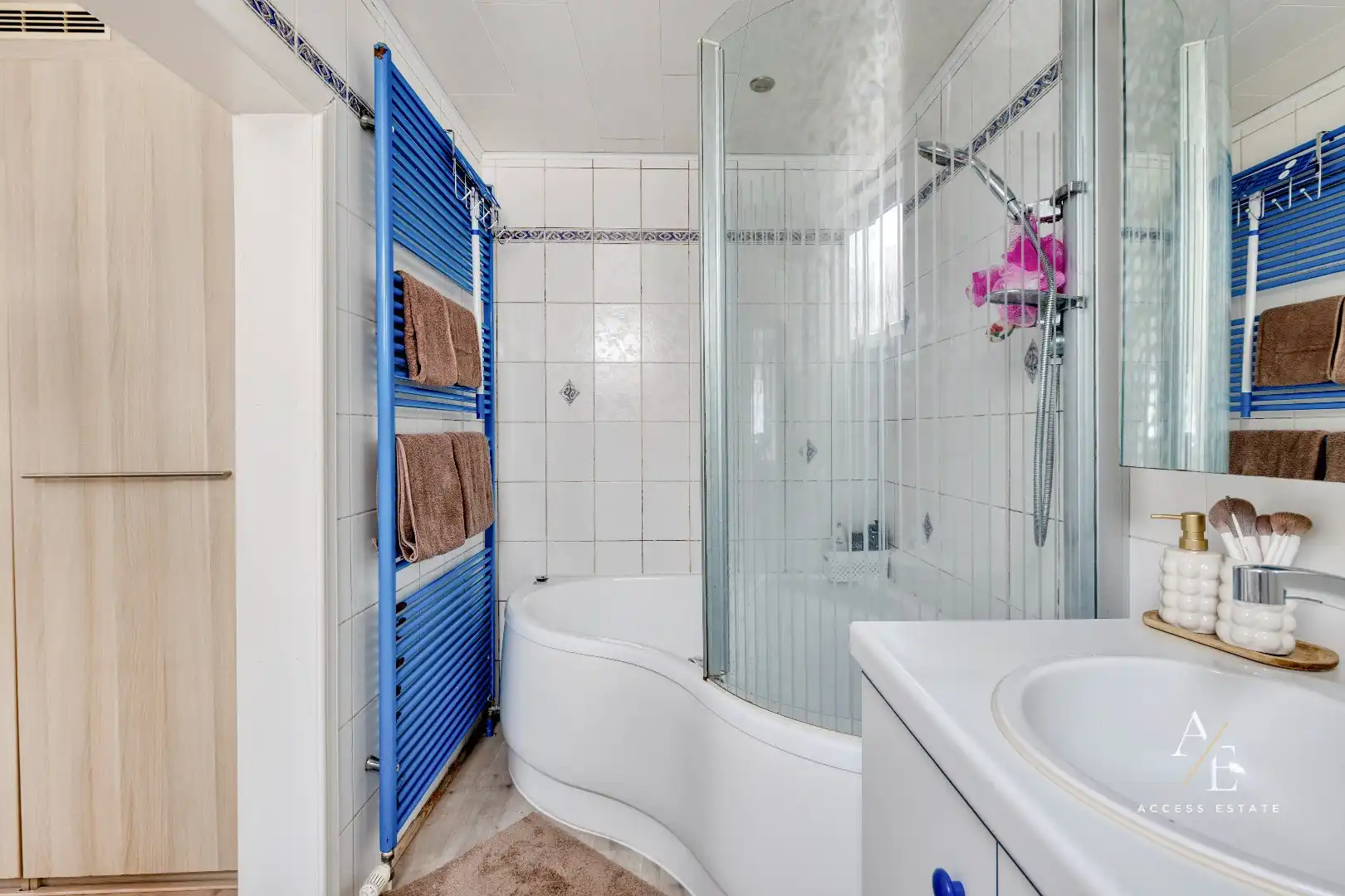 GENT - Ruime instapklare woning met 4 slaapkamers en gunstig EPC aan het Voorhavenpark foto 9