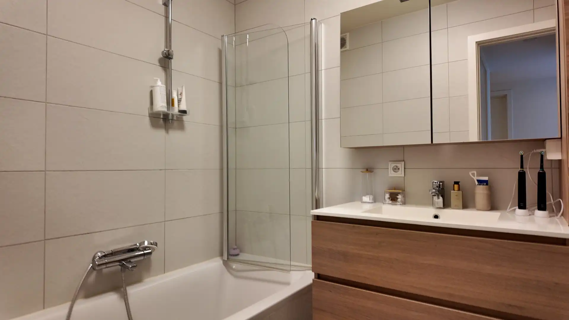 MODERN APPARTEMENT MET 2 SLPKS TE HUUR - MAASMECHELEN foto 8