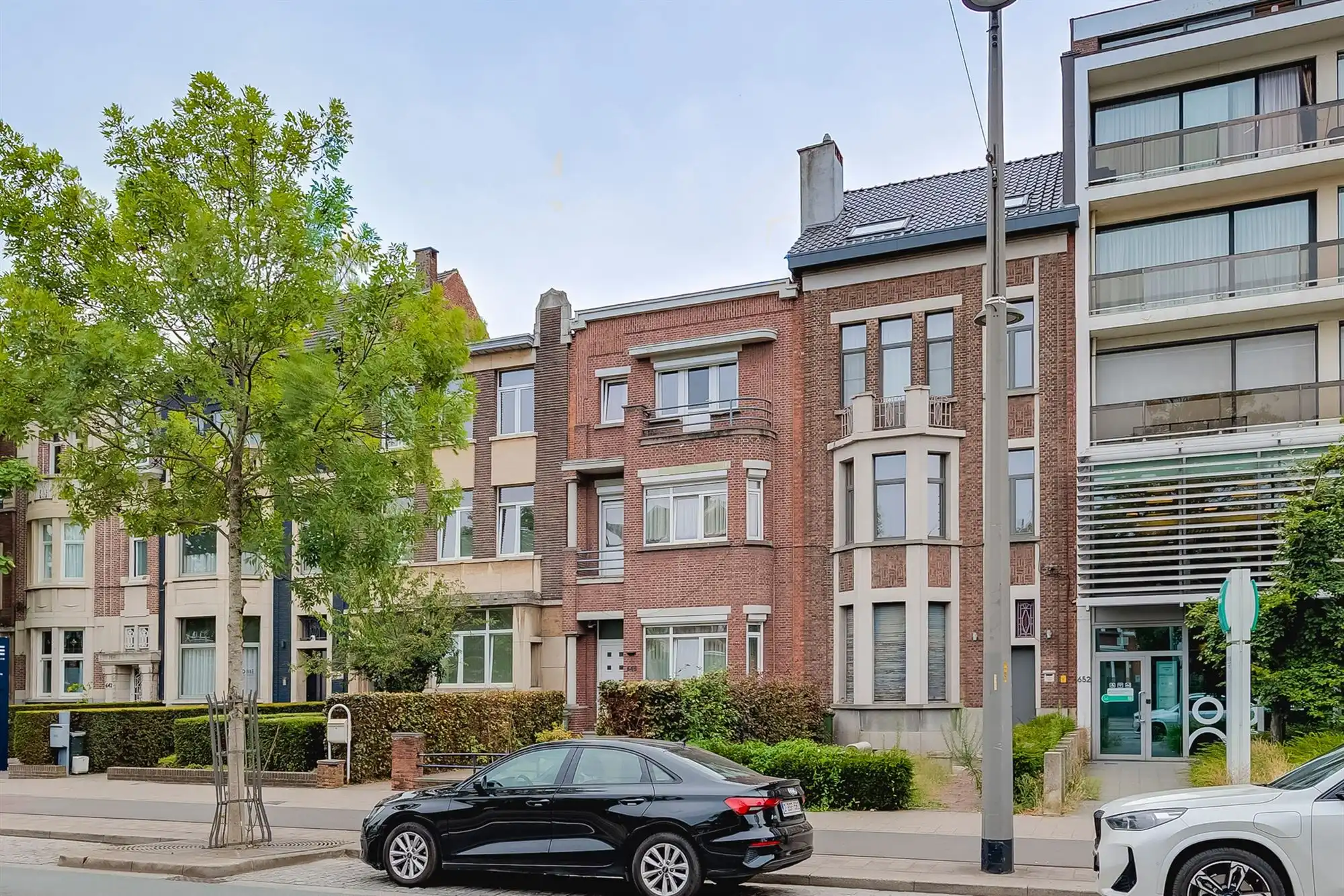 Zeer ruime woning van 415m² met grote tuin in Merksem foto 2