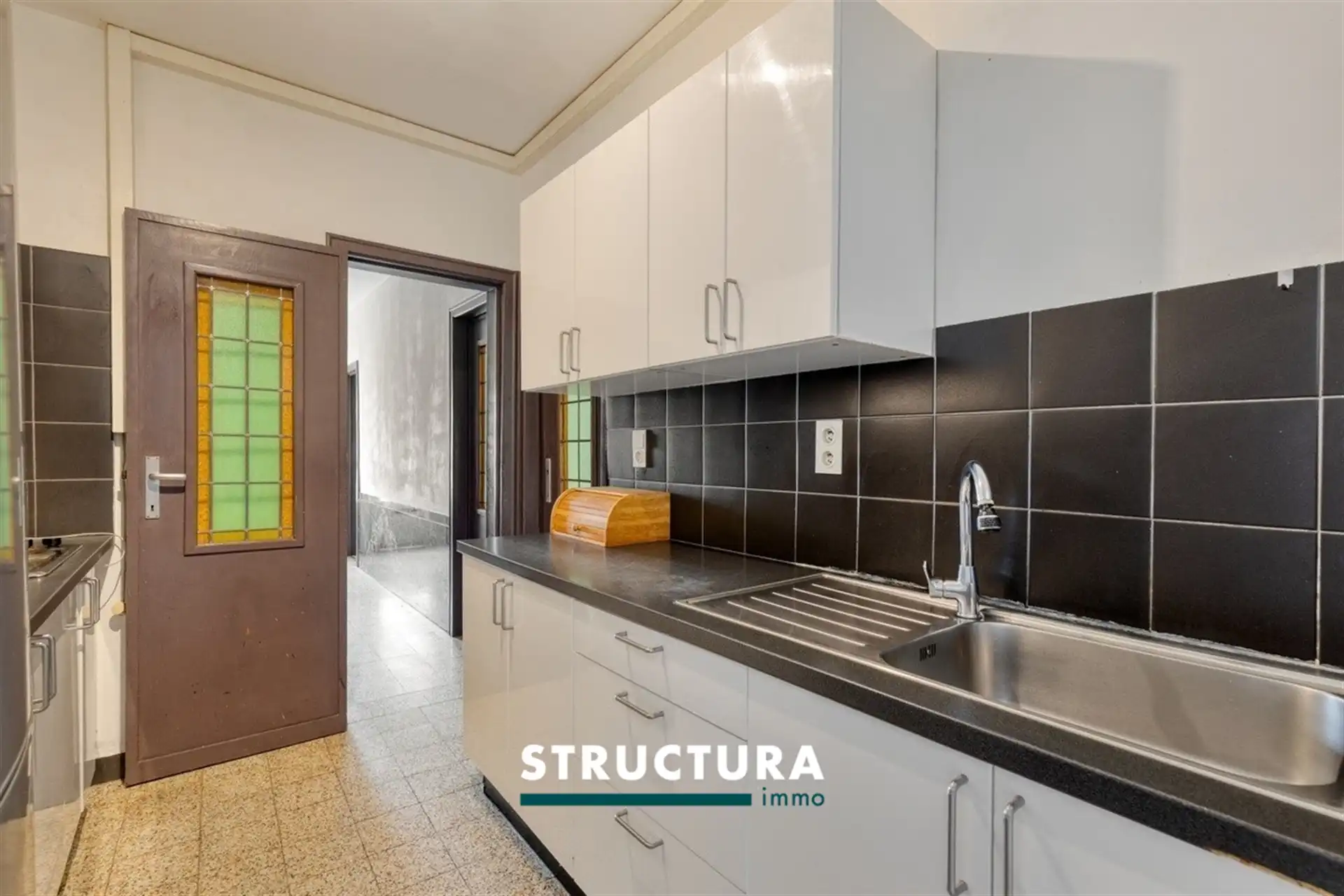 Ruime woning met tuin foto 8