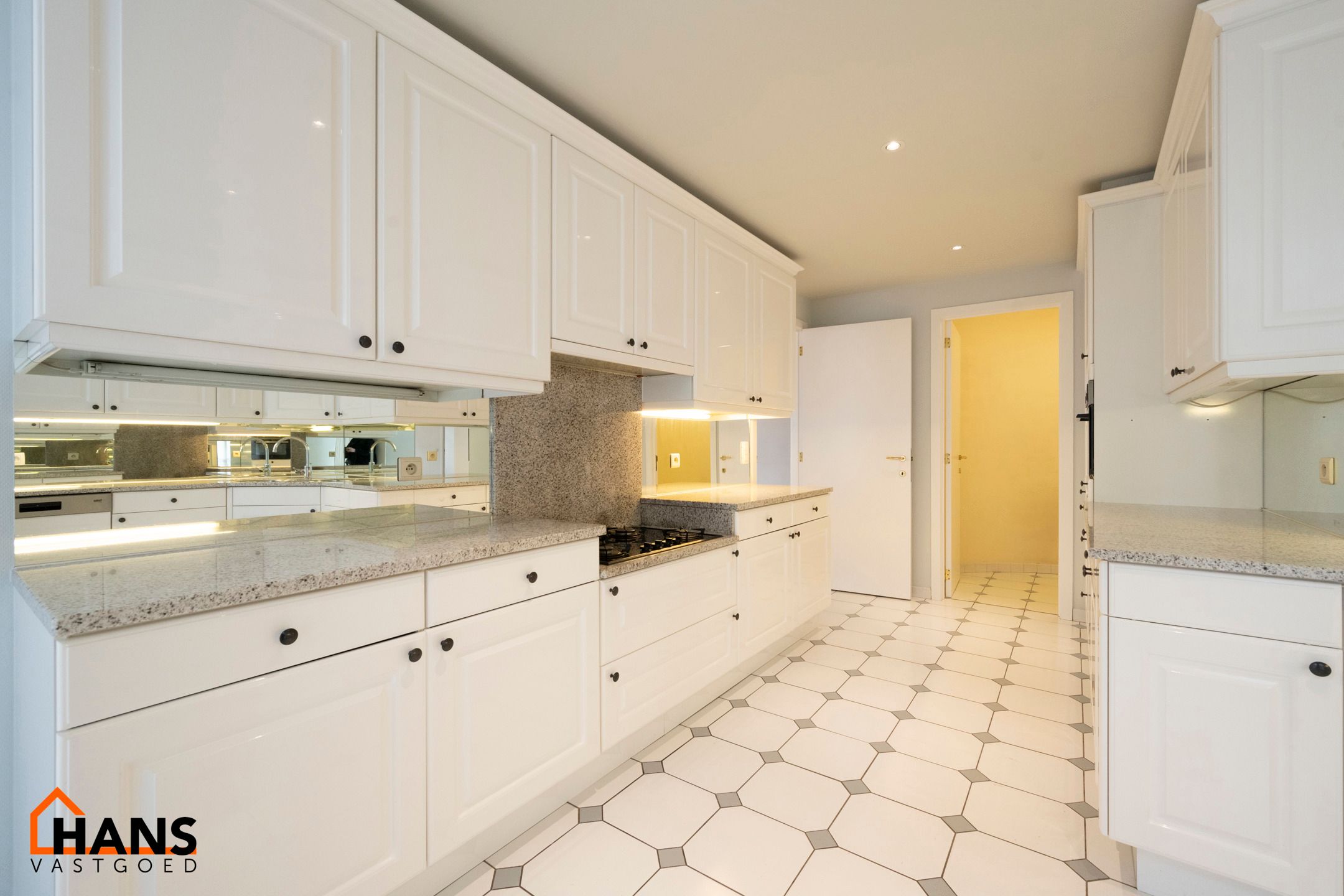 Luxueus appartement in een historisch gebouw in hartje Antwerpen. foto 19