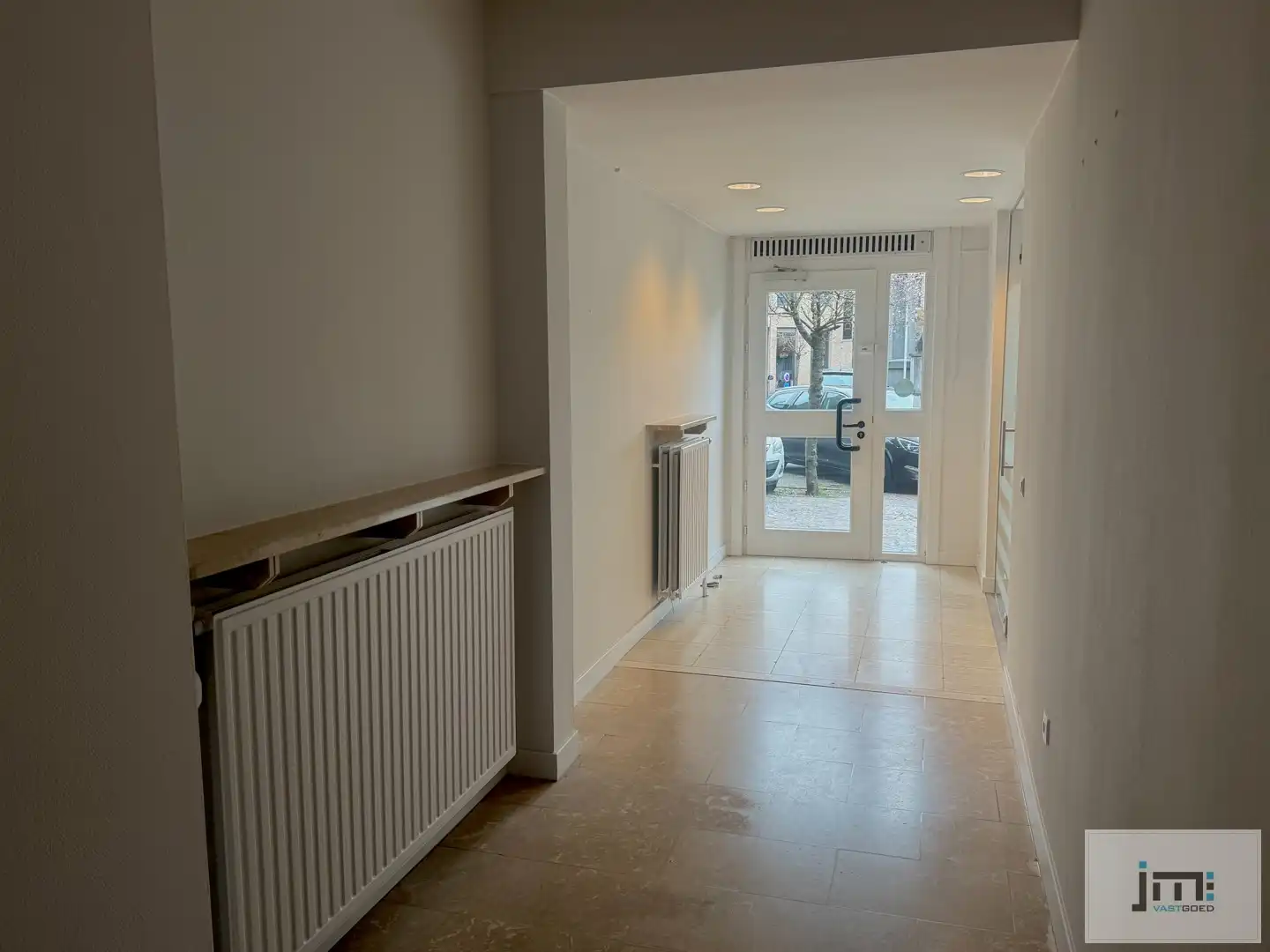 Mooi ingericht kantoor/winkel foto 2