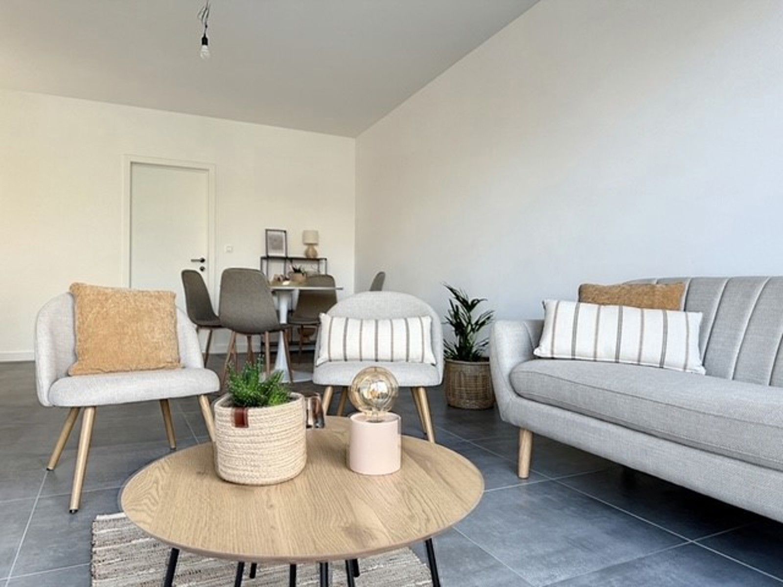 Instapklaar appartement met ruim terras foto {{pictureIndex}}