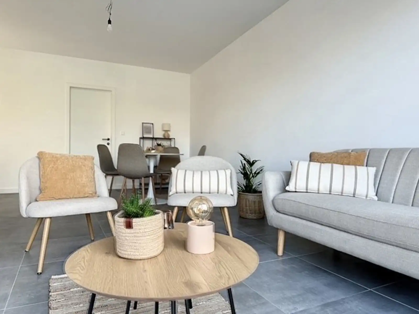 Instapklaar appartement met ruim terras foto {{pictureIndex}}