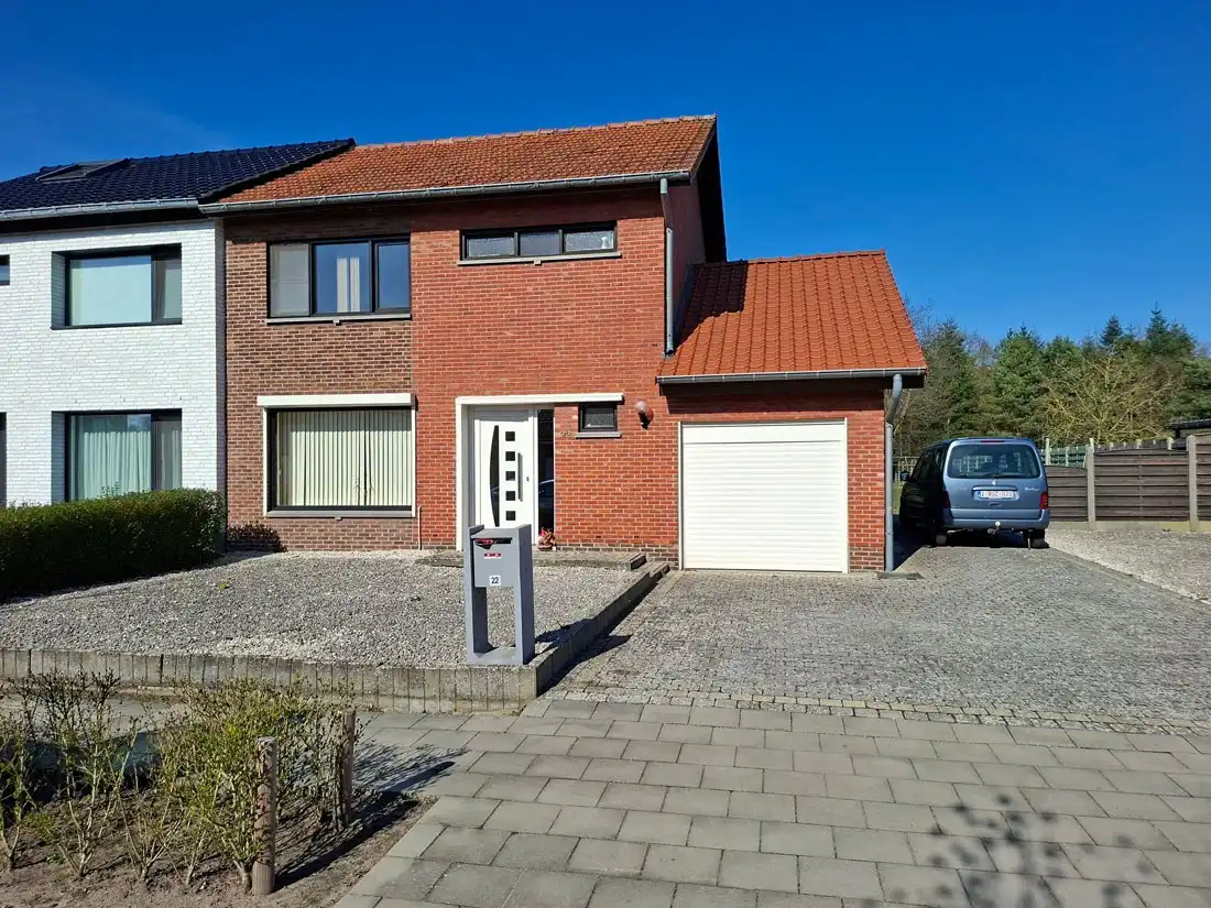 Karaktervolle driegevelwoning te Lommel foto {{pictureIndex}}