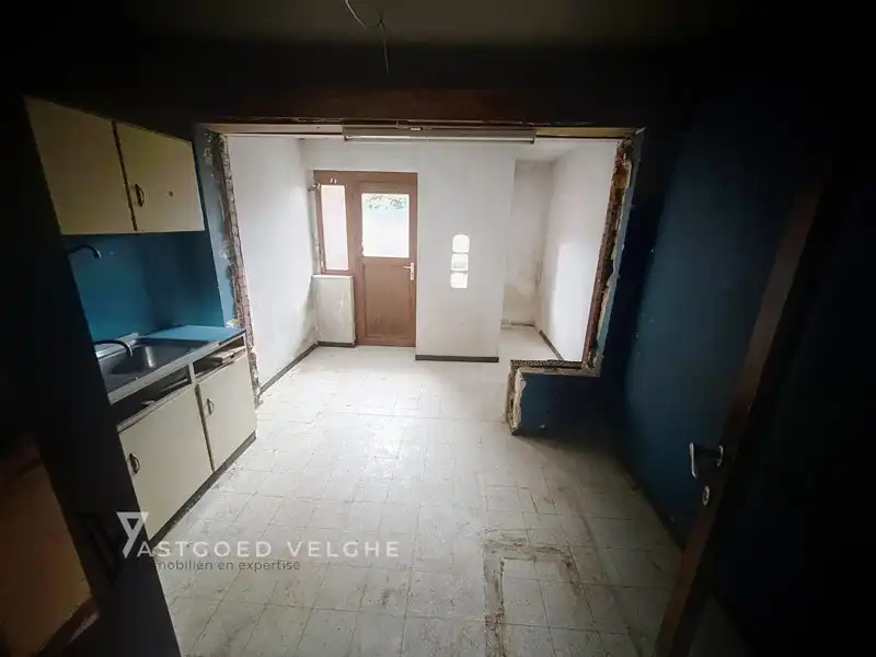 Te renoveren halfopen bebouwing met garage te koop in Maasmechelen (Boudewijnlaan) foto 8