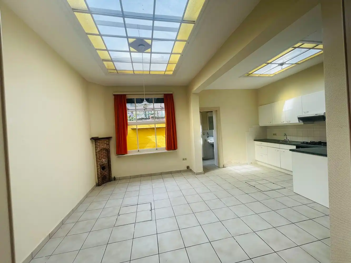 Brugge centrum , Supergoede ligging ,vlakbij Vestingen, Smedenpoort, 't Zand, station, Charmant Burgerhuis , te moderniseren foto 2